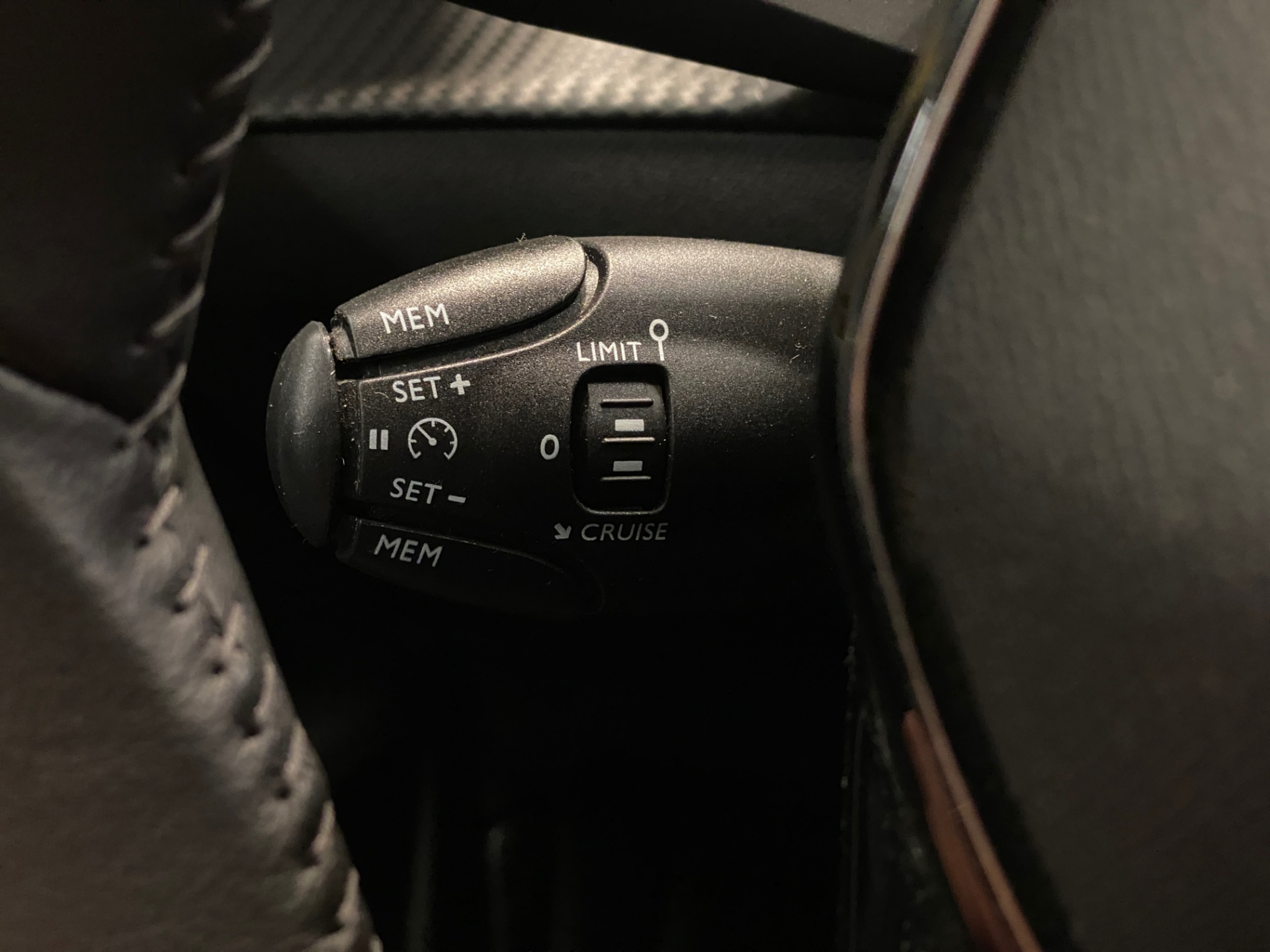 Peugeot e-2008 2023