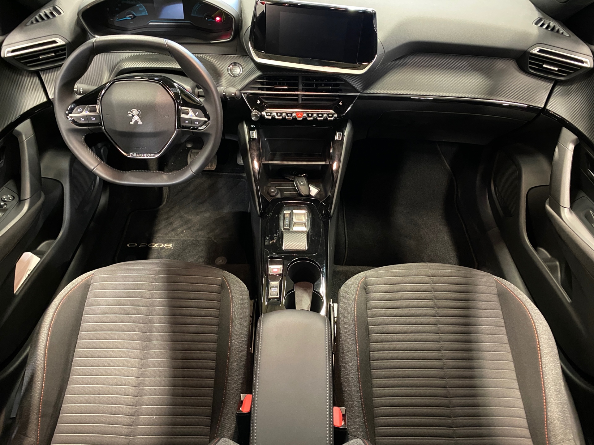 PEUGEOT e-2008 2023