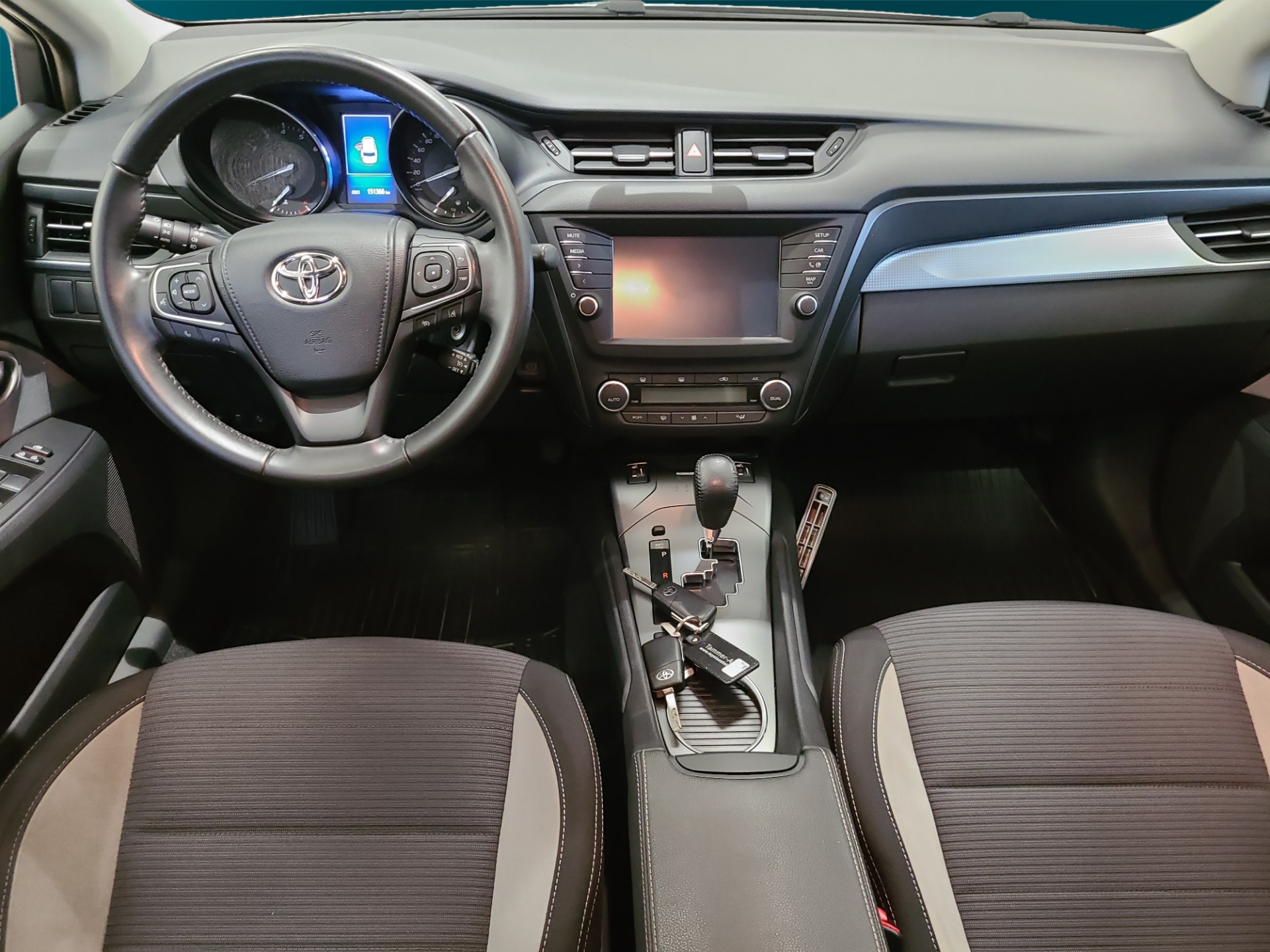 TOYOTA Avensis 2016