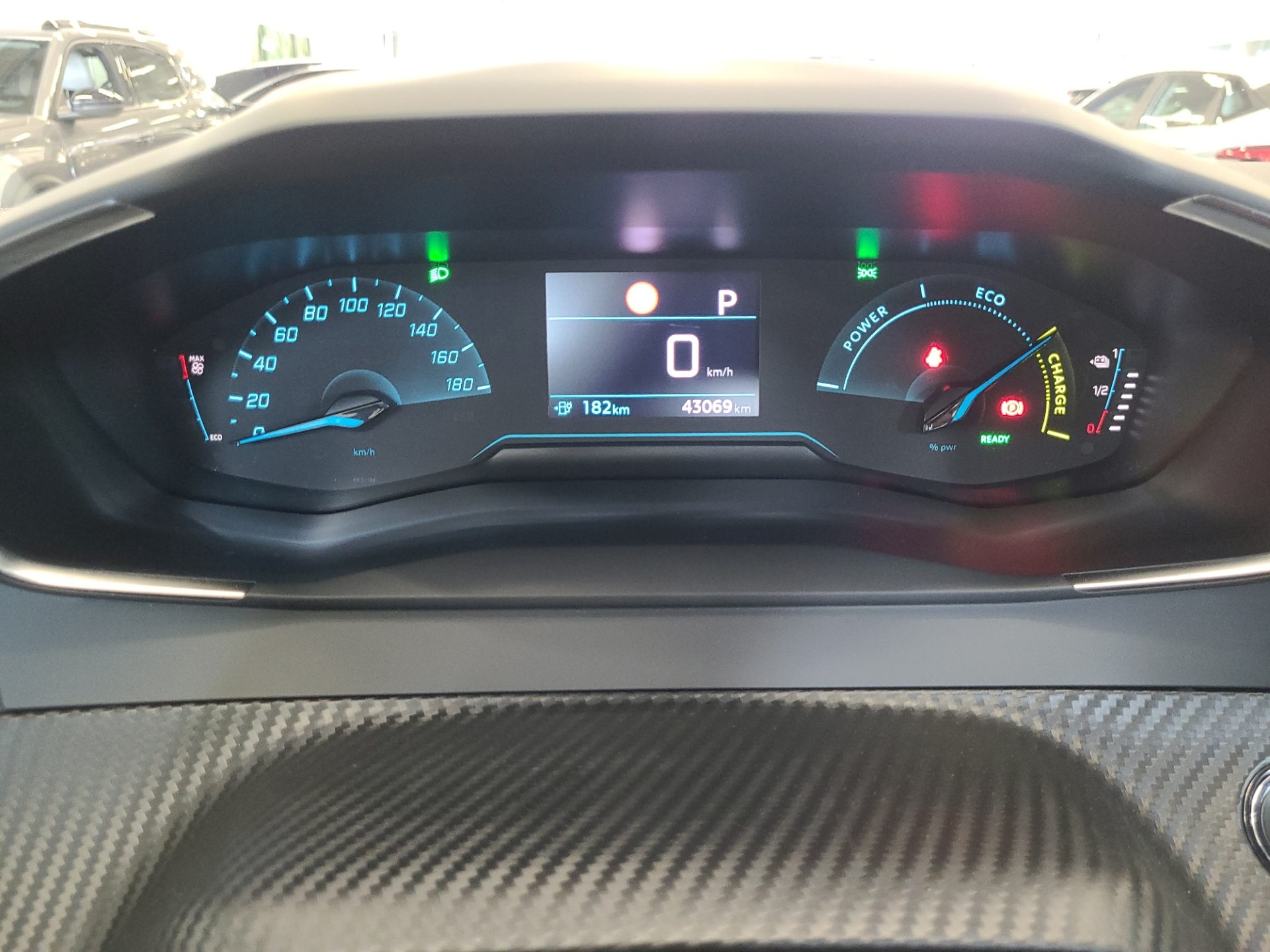 PEUGEOT e-2008 2022