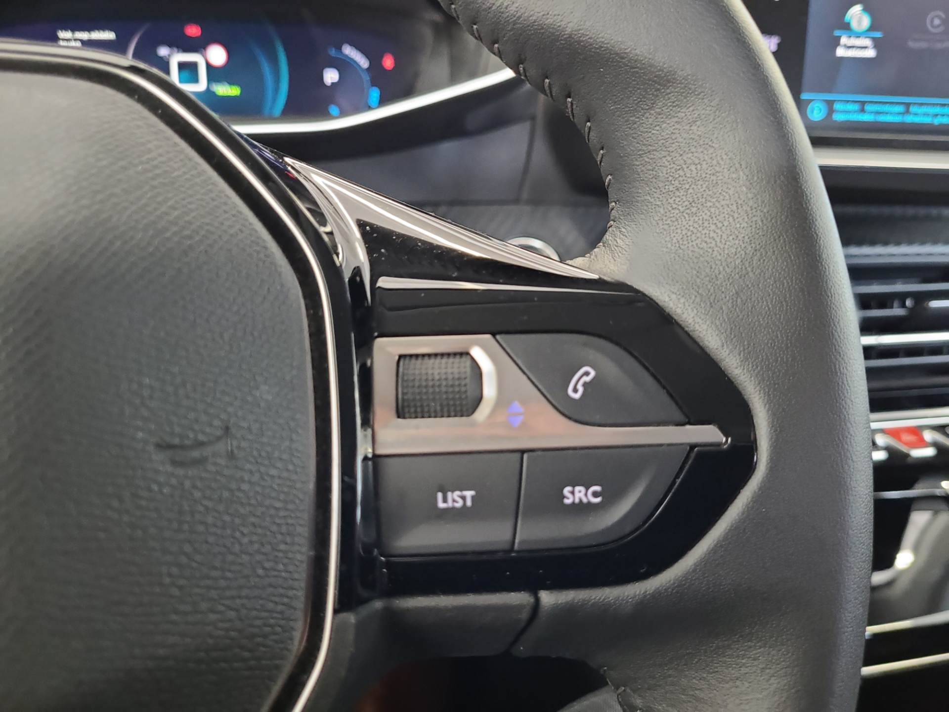 PEUGEOT e-208 2023