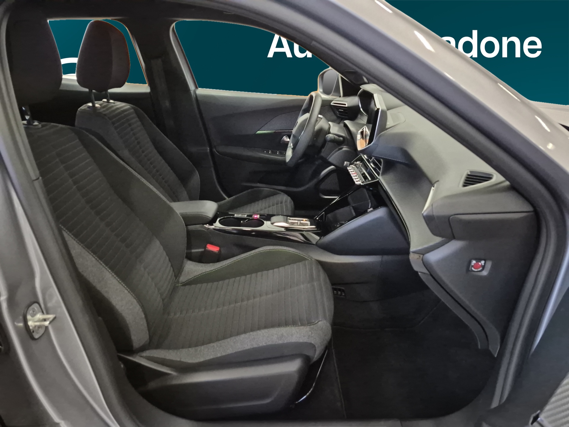 PEUGEOT e-2008 2023