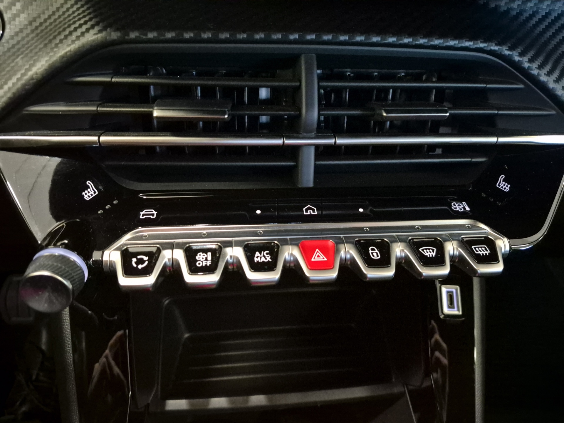 PEUGEOT e-2008 2023