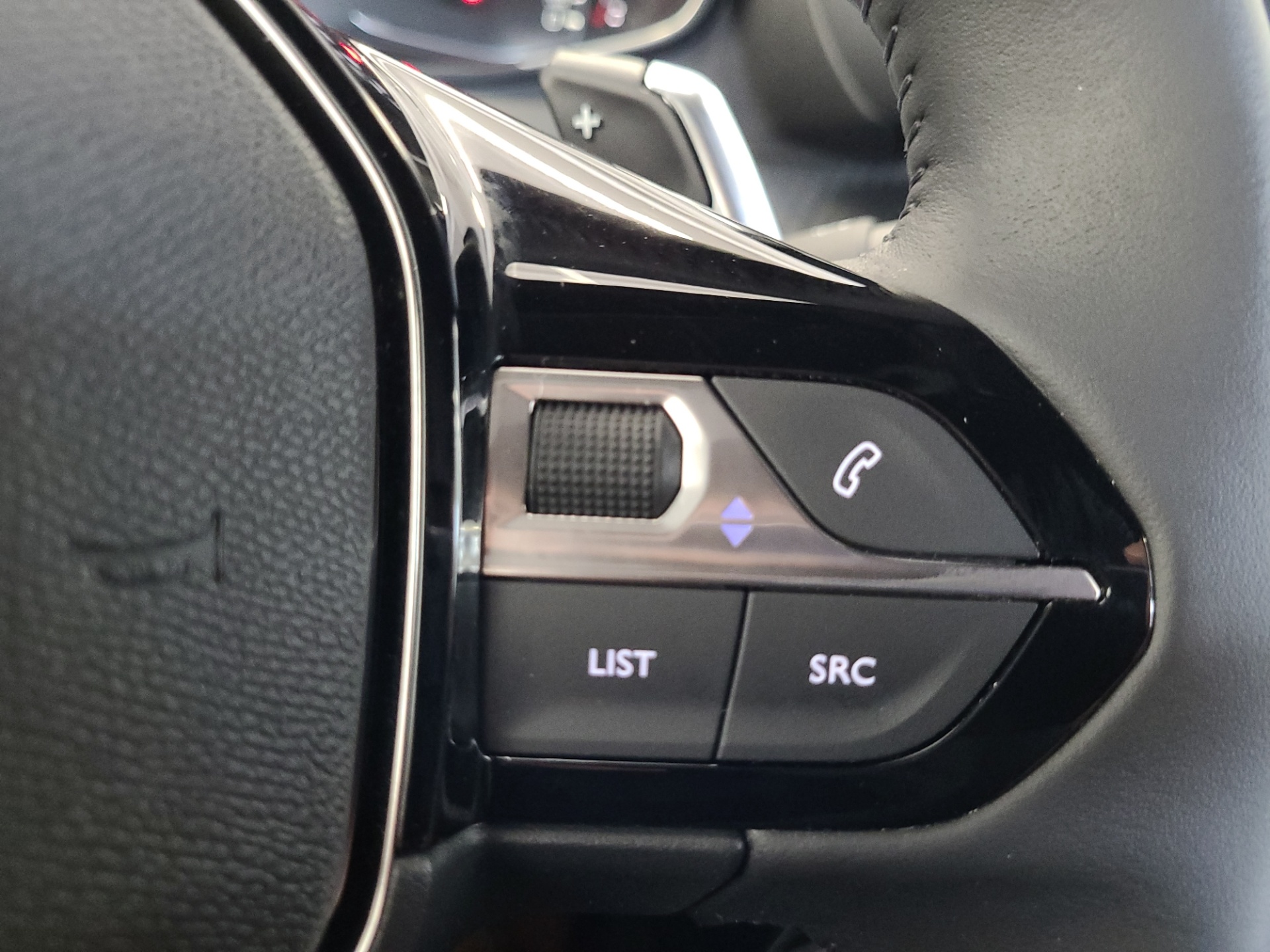 PEUGEOT 2008 2024