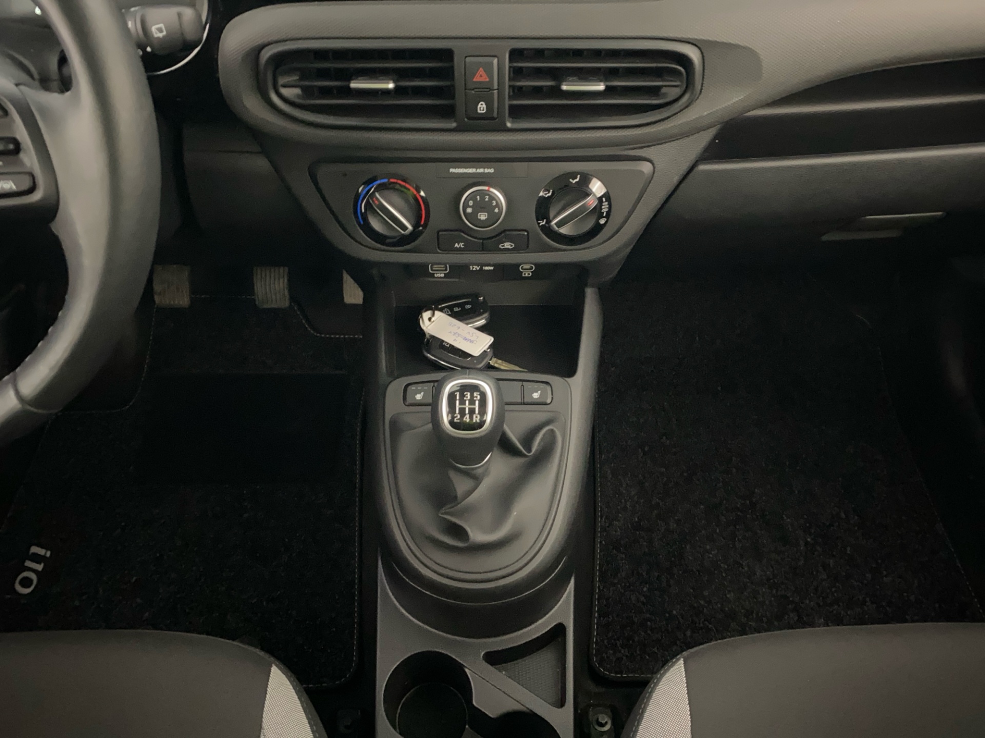 HYUNDAI i10 2024