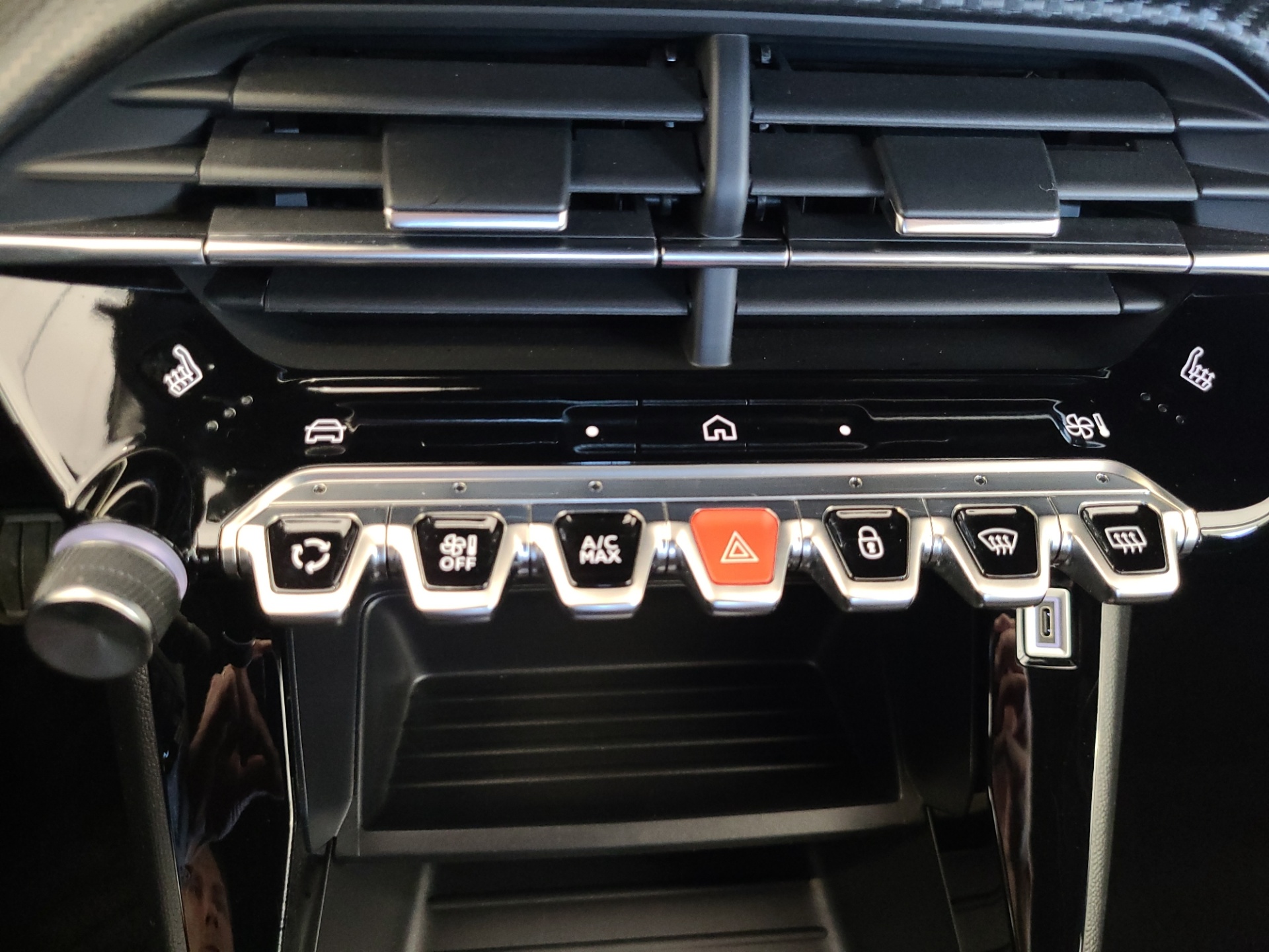 PEUGEOT 2008 2024