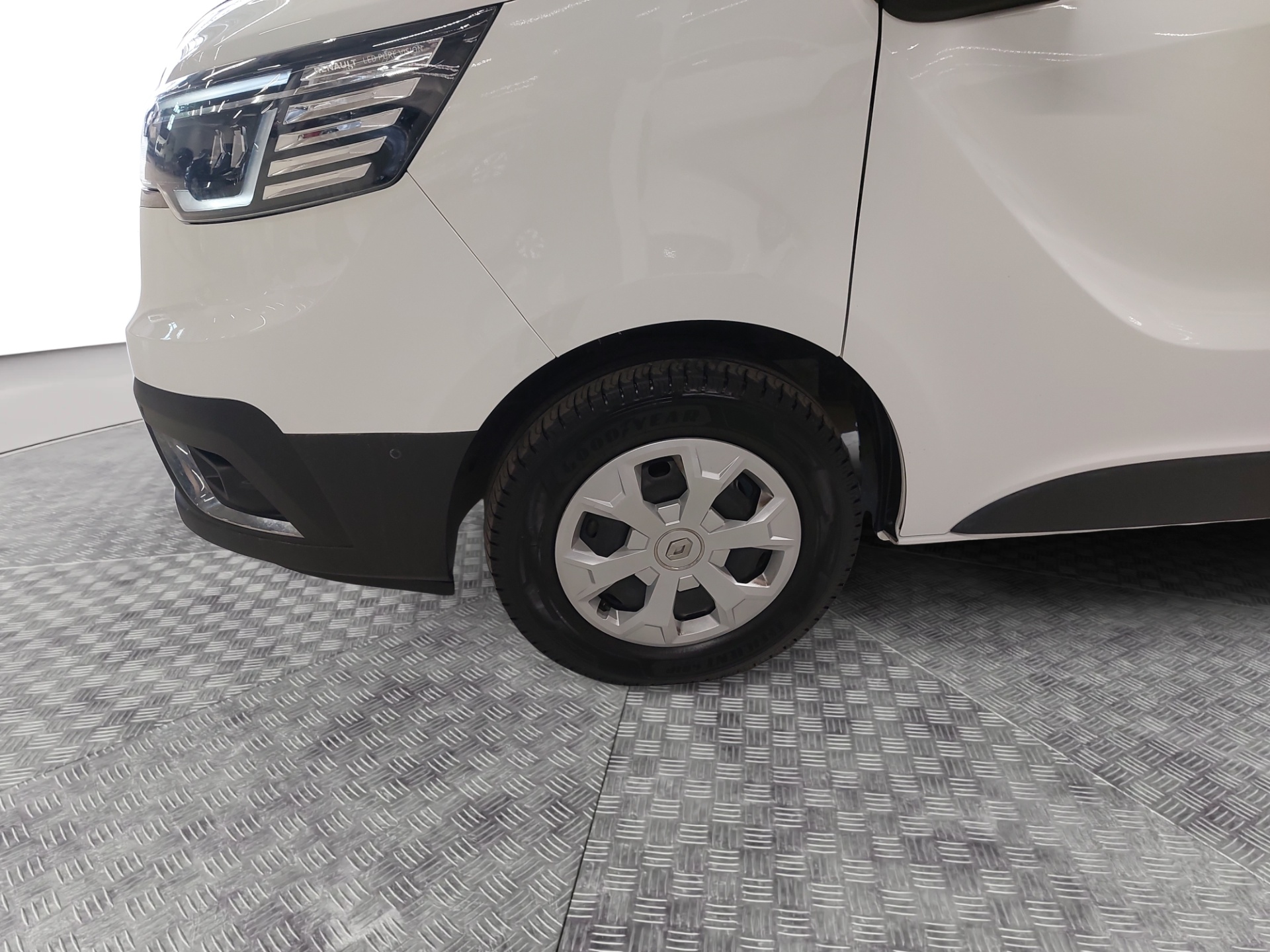 RENAULT Trafic 2023