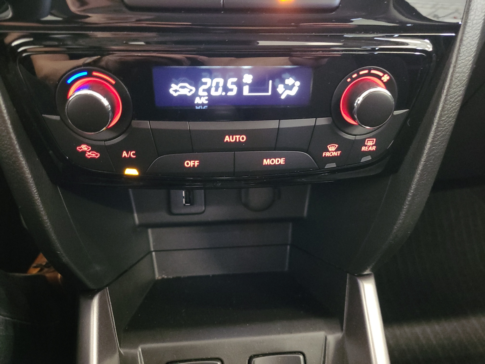 SUZUKI Vitara 2025