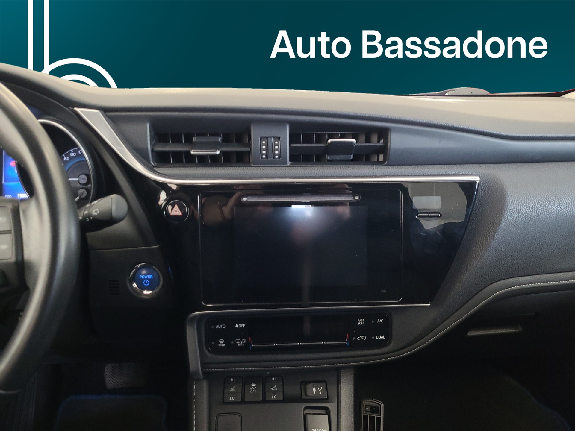 TOYOTA Auris 2016