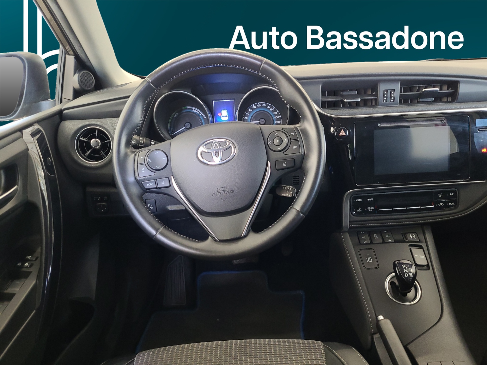 TOYOTA Auris 2016