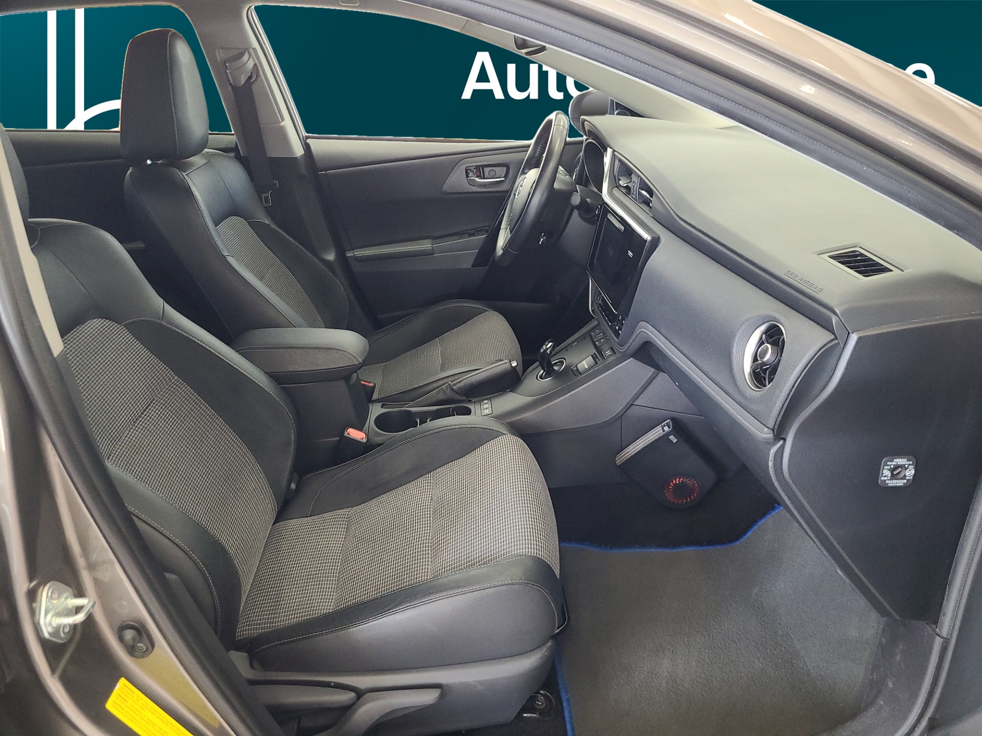 TOYOTA Auris 2016