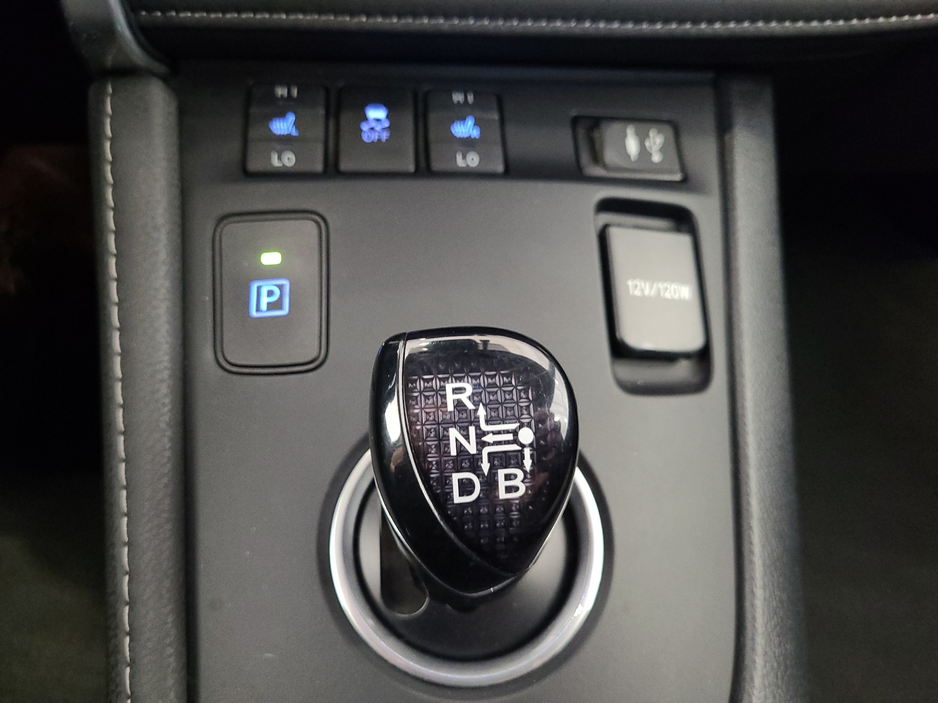 TOYOTA Auris 2016