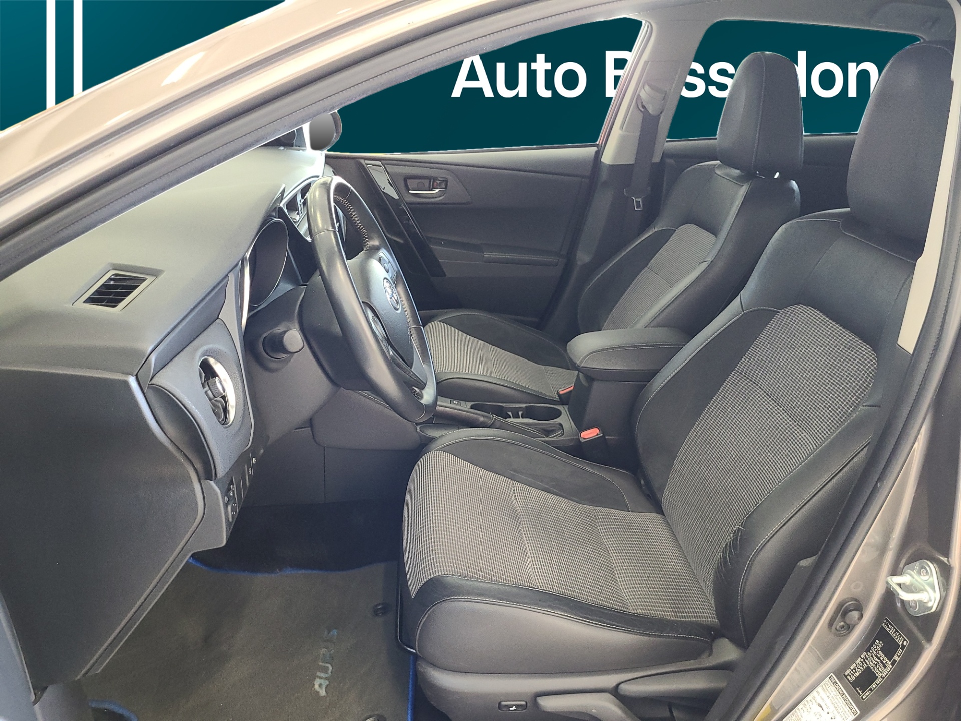 TOYOTA Auris 2016