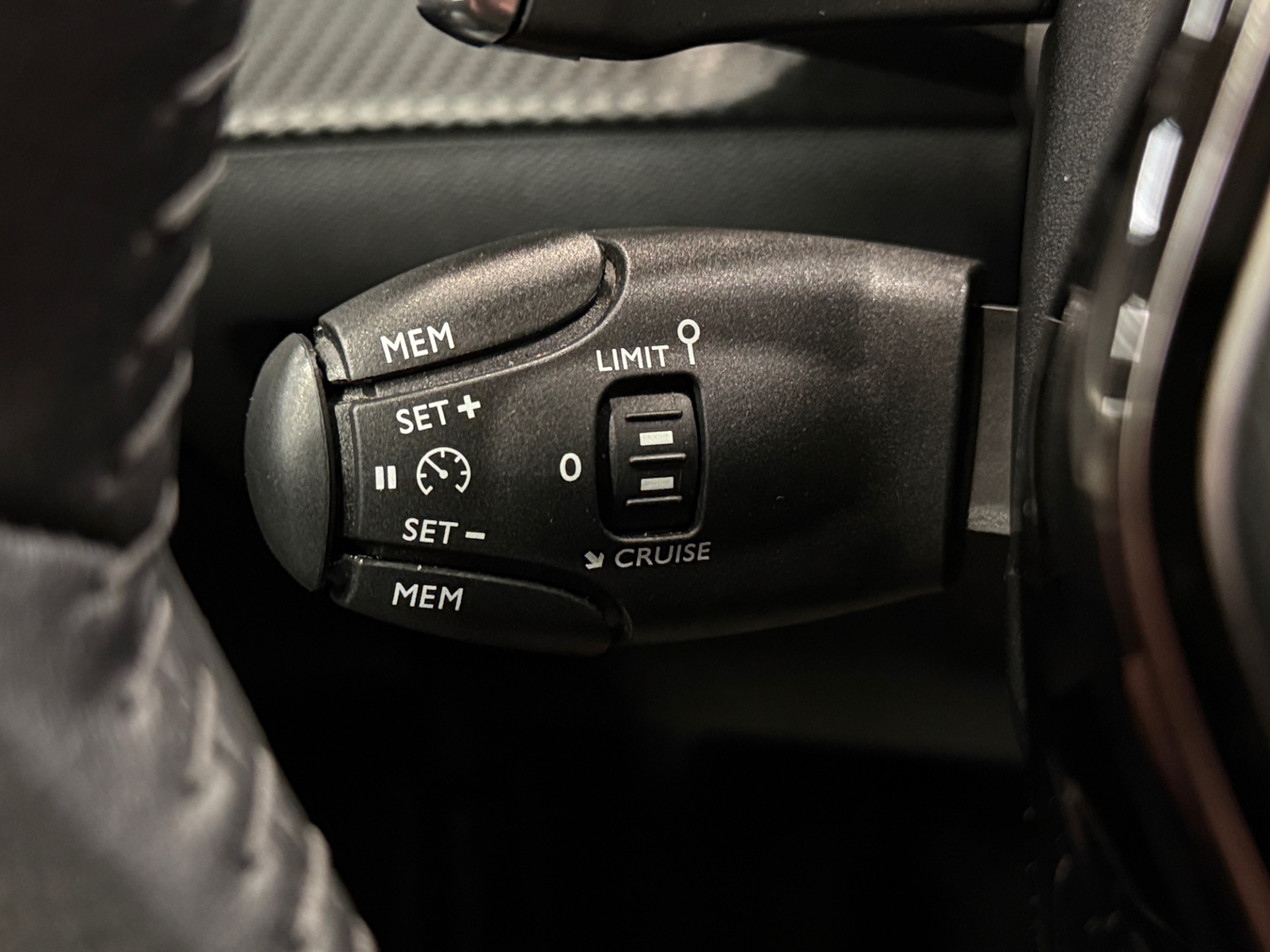 PEUGEOT 208 2022