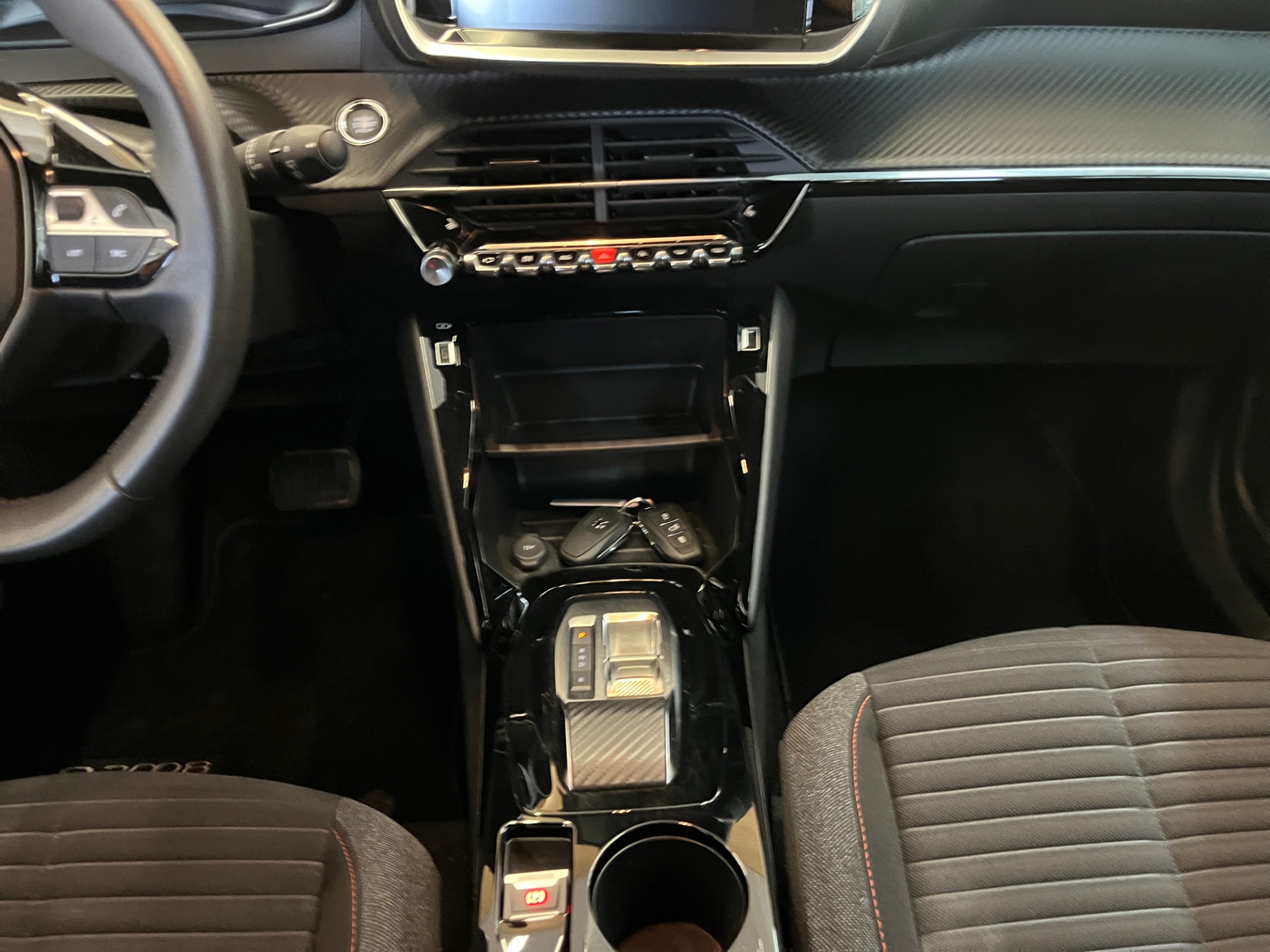 PEUGEOT e-2008 2023