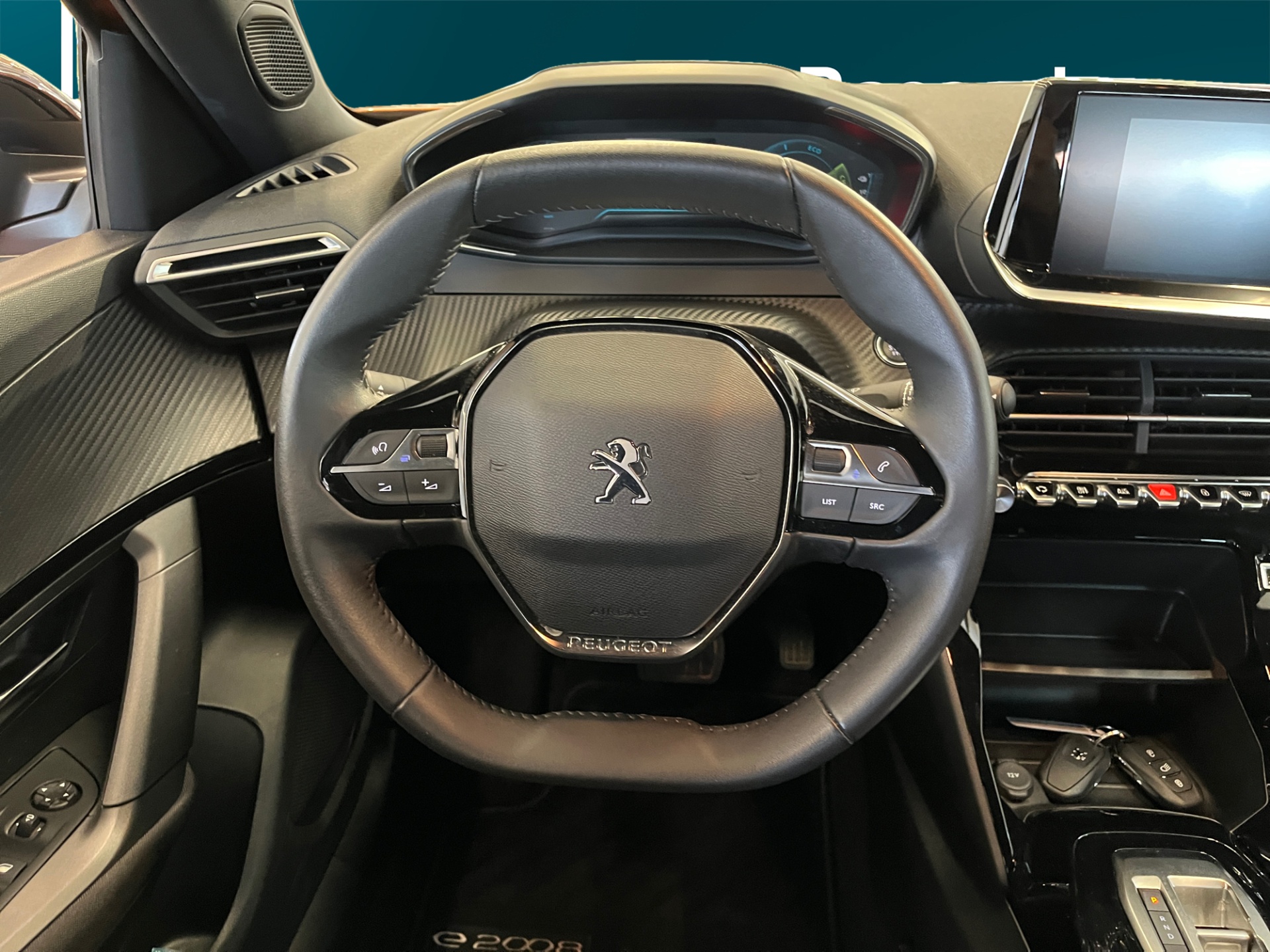 PEUGEOT e-2008 2023