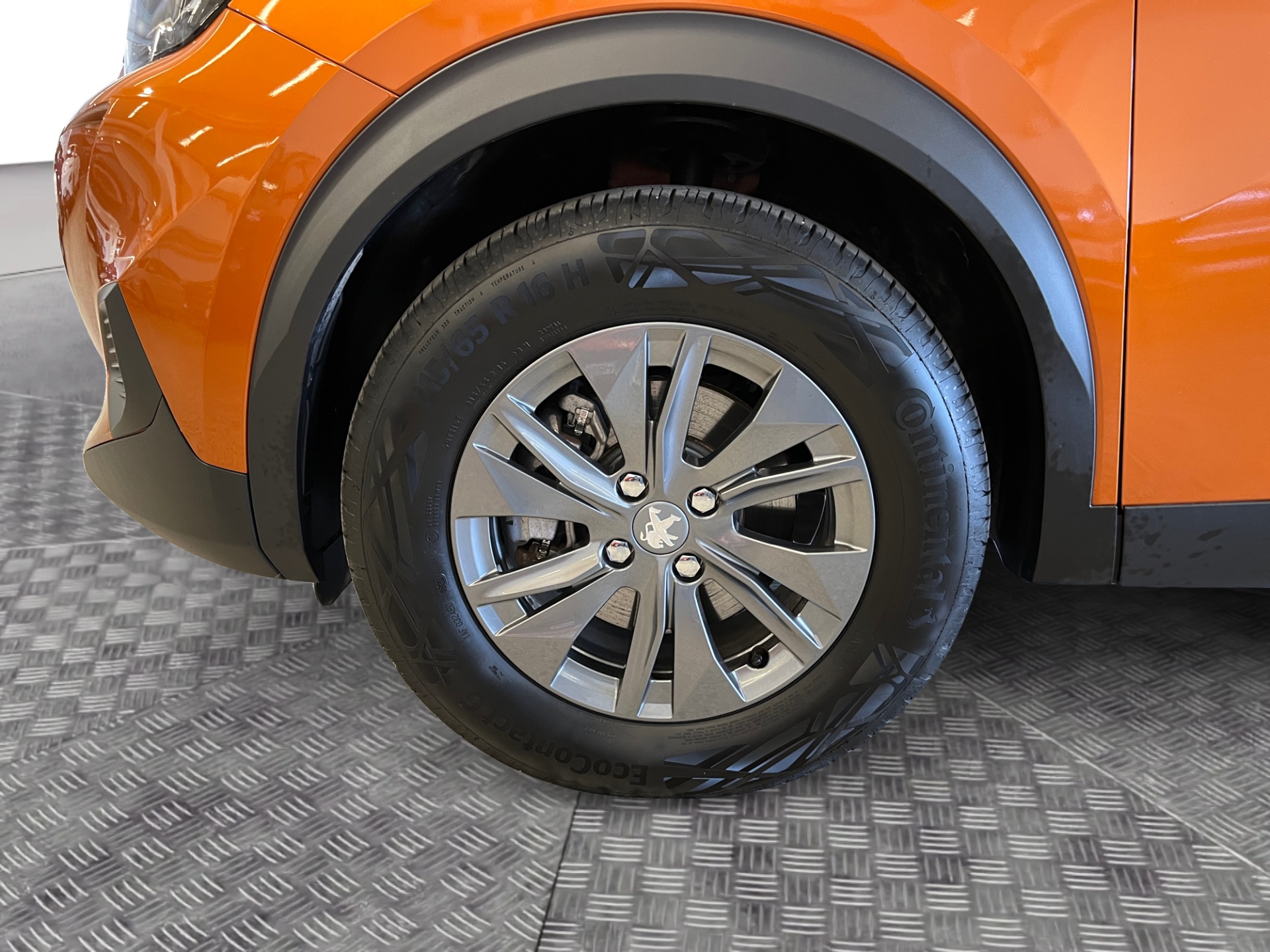 PEUGEOT e-2008 2023
