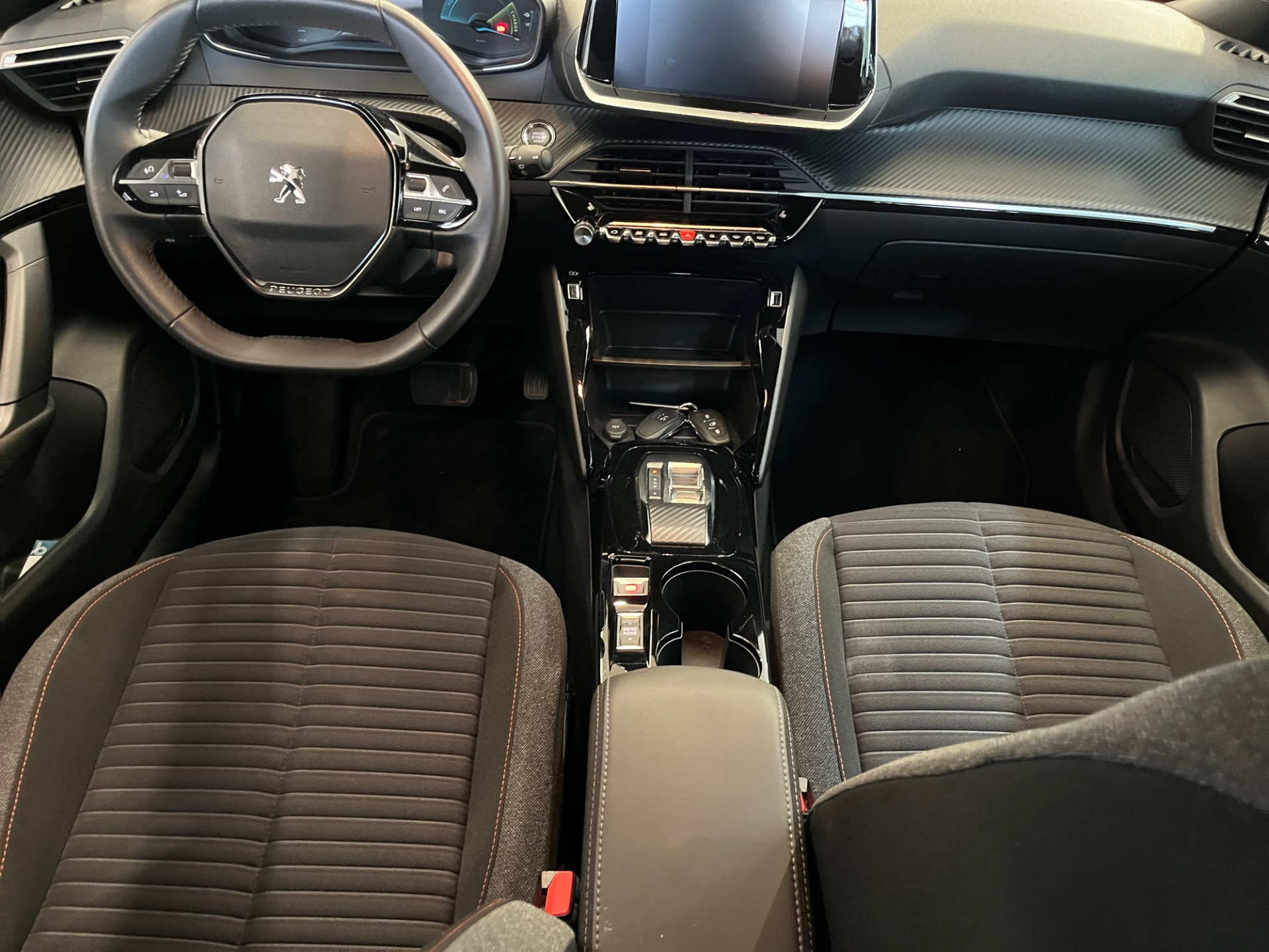 PEUGEOT e-2008 2023