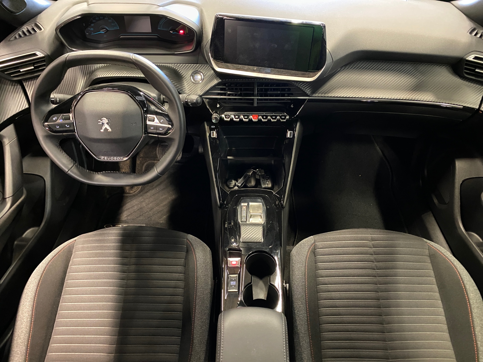 PEUGEOT e-2008 2023