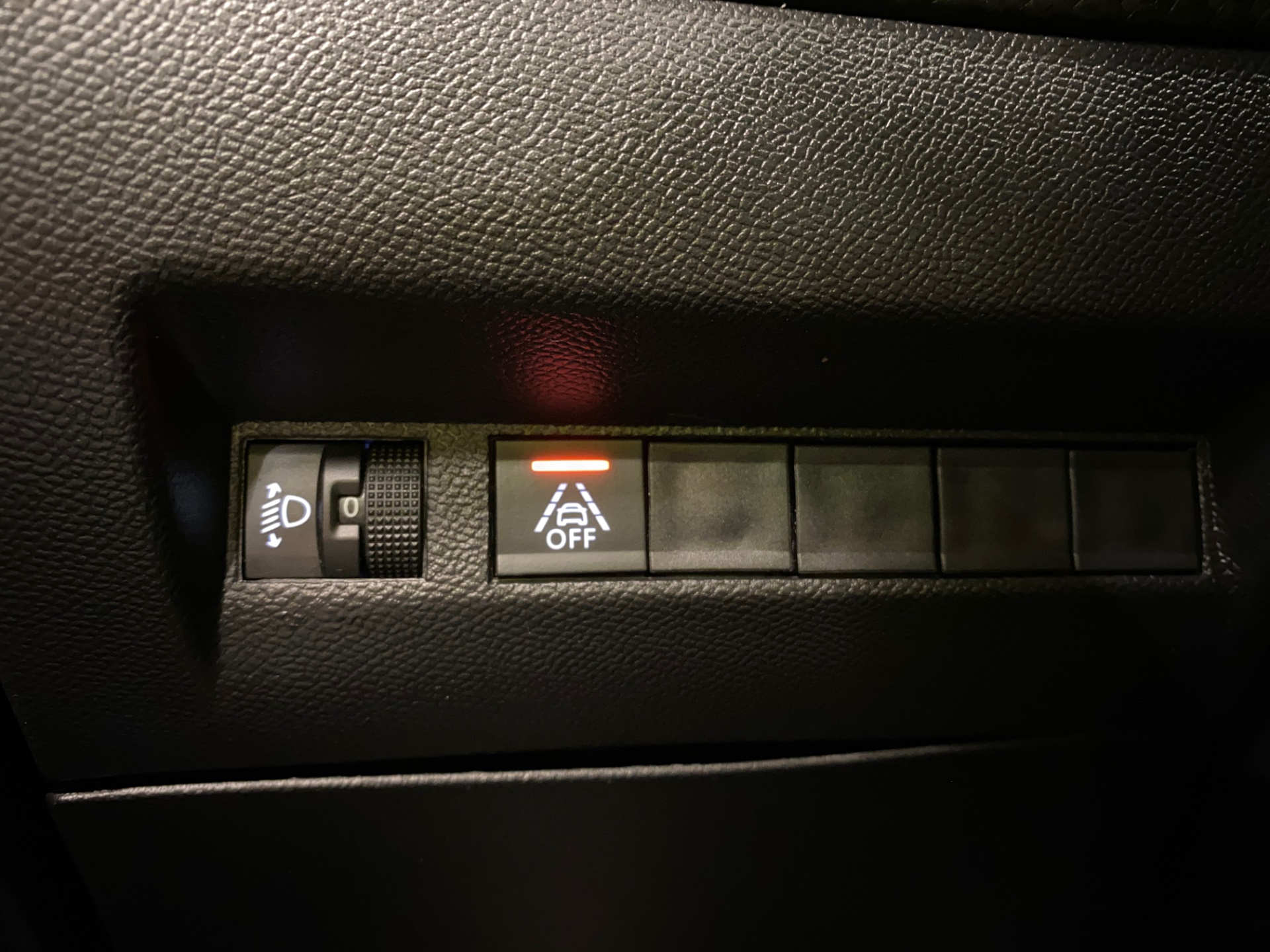 PEUGEOT e-2008 2023