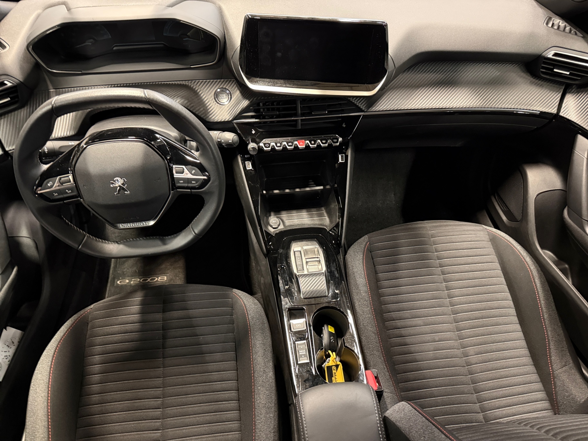 PEUGEOT e-2008 2023