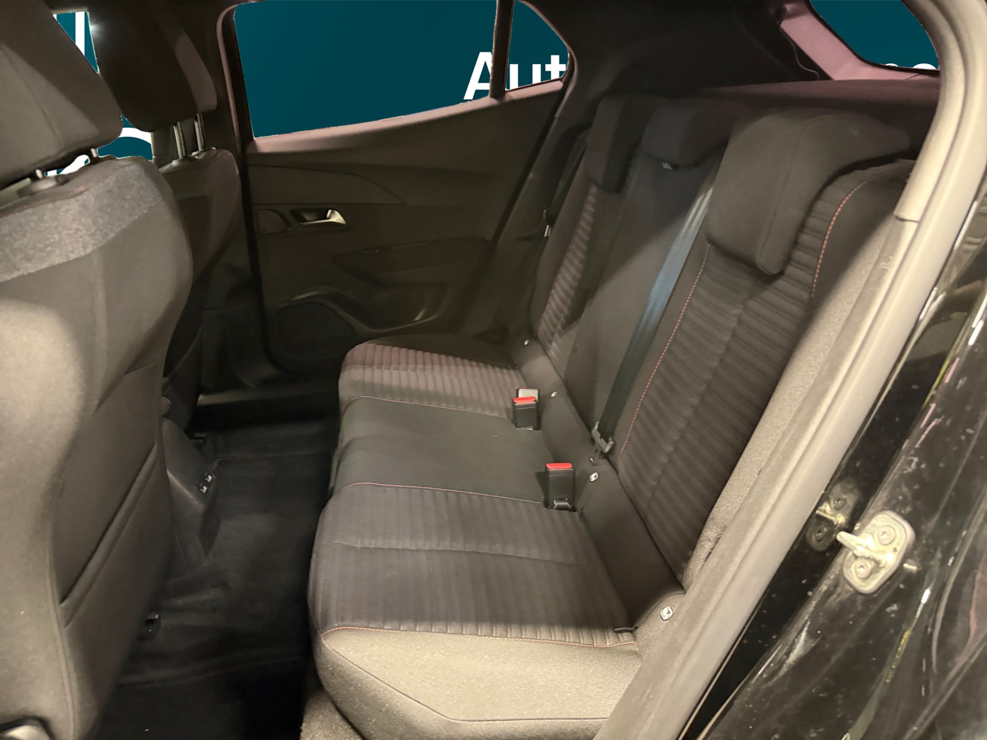 PEUGEOT e-2008 2023