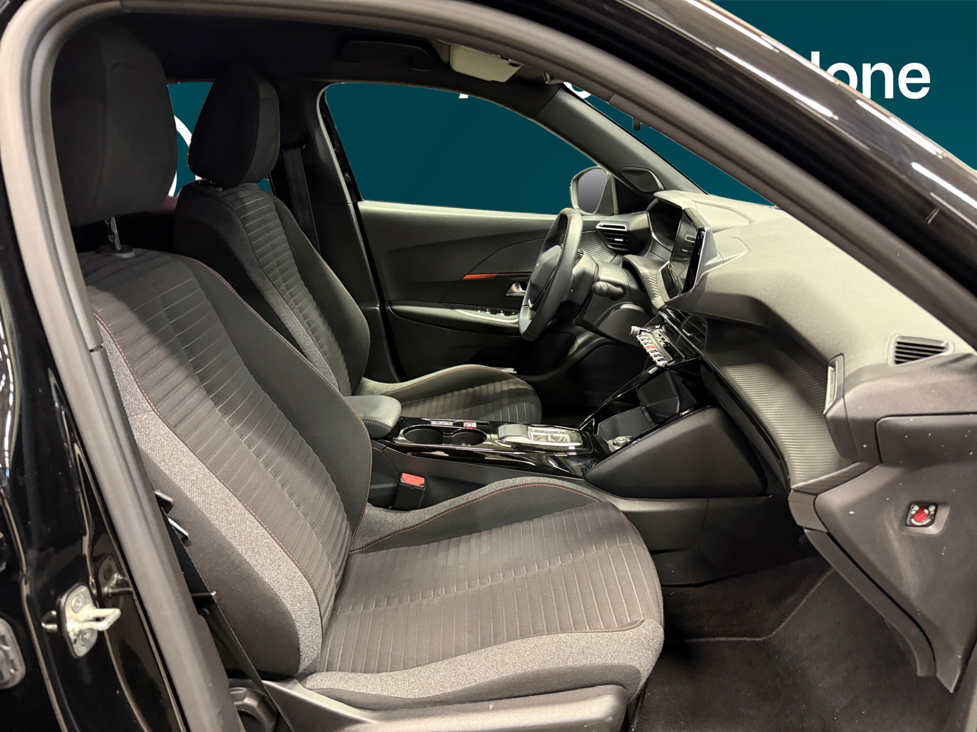 PEUGEOT e-2008 2023