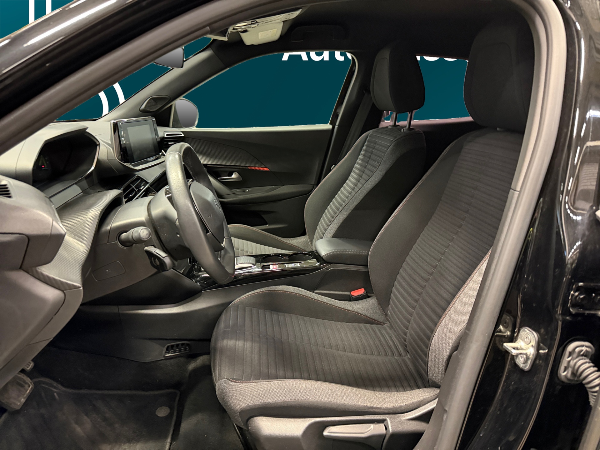 PEUGEOT e-2008 2023