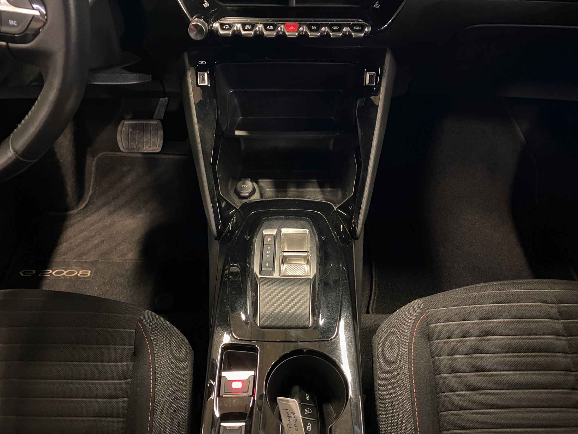 PEUGEOT e-2008 2023