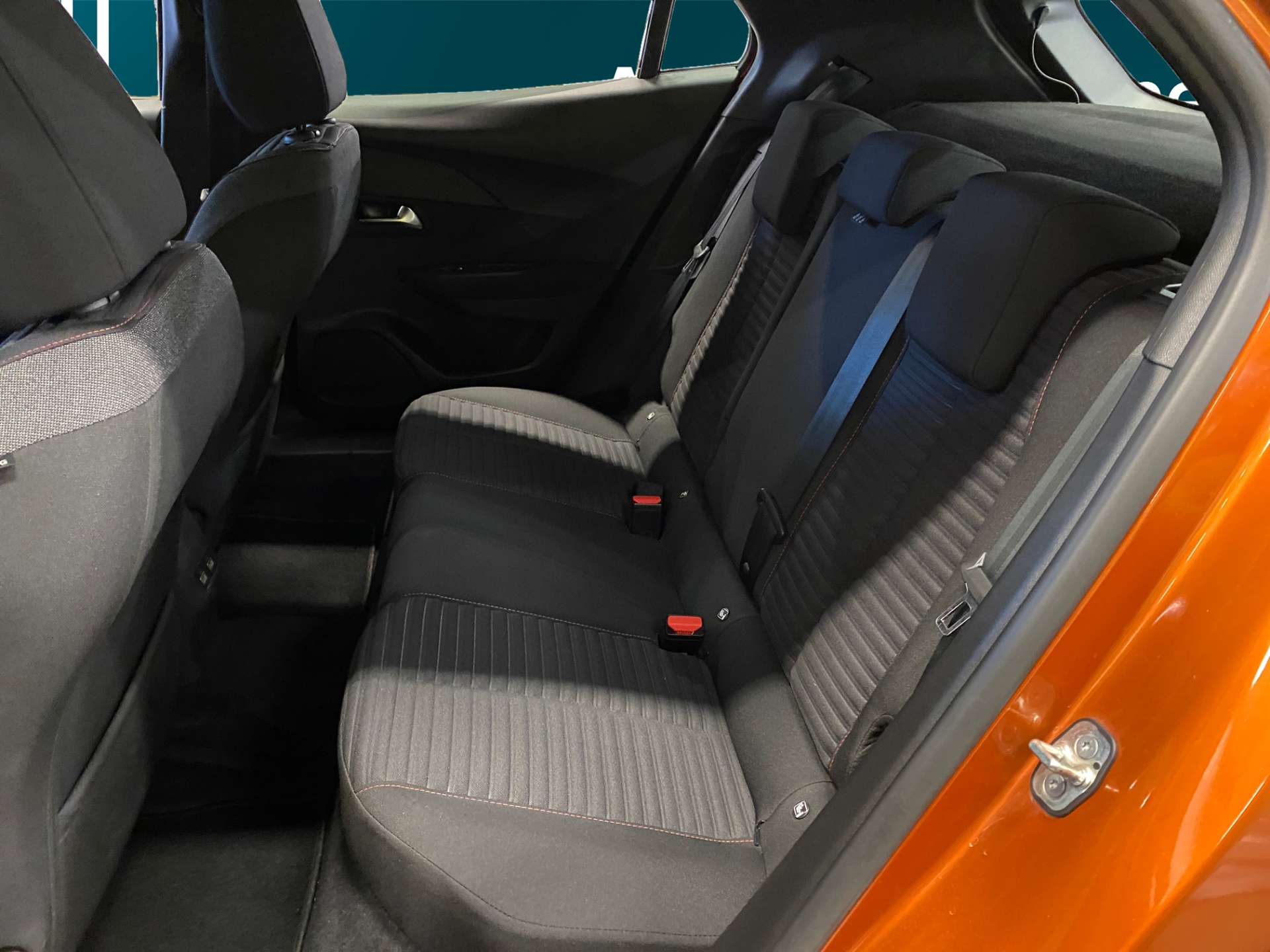 PEUGEOT e-2008 2023