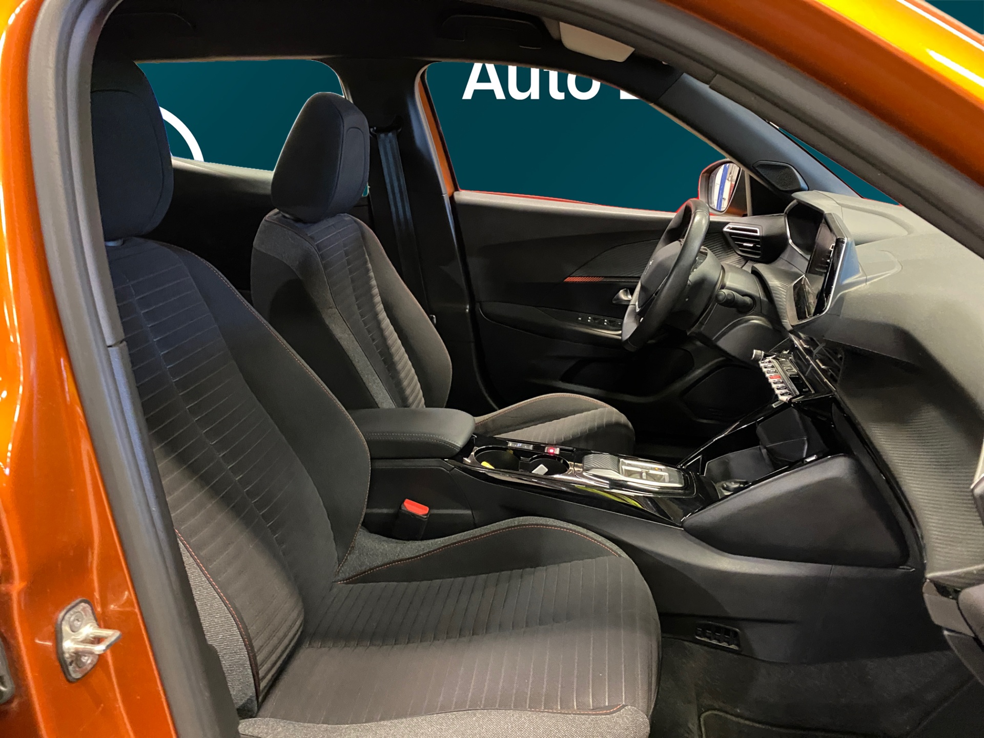 PEUGEOT e-2008 2023