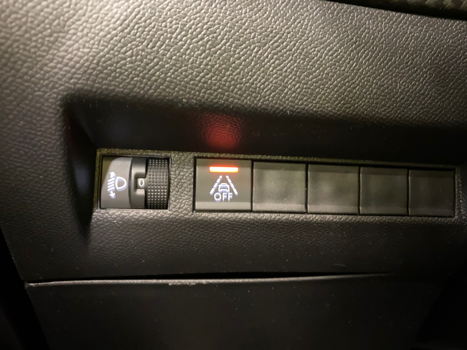 PEUGEOT e-2008 2023