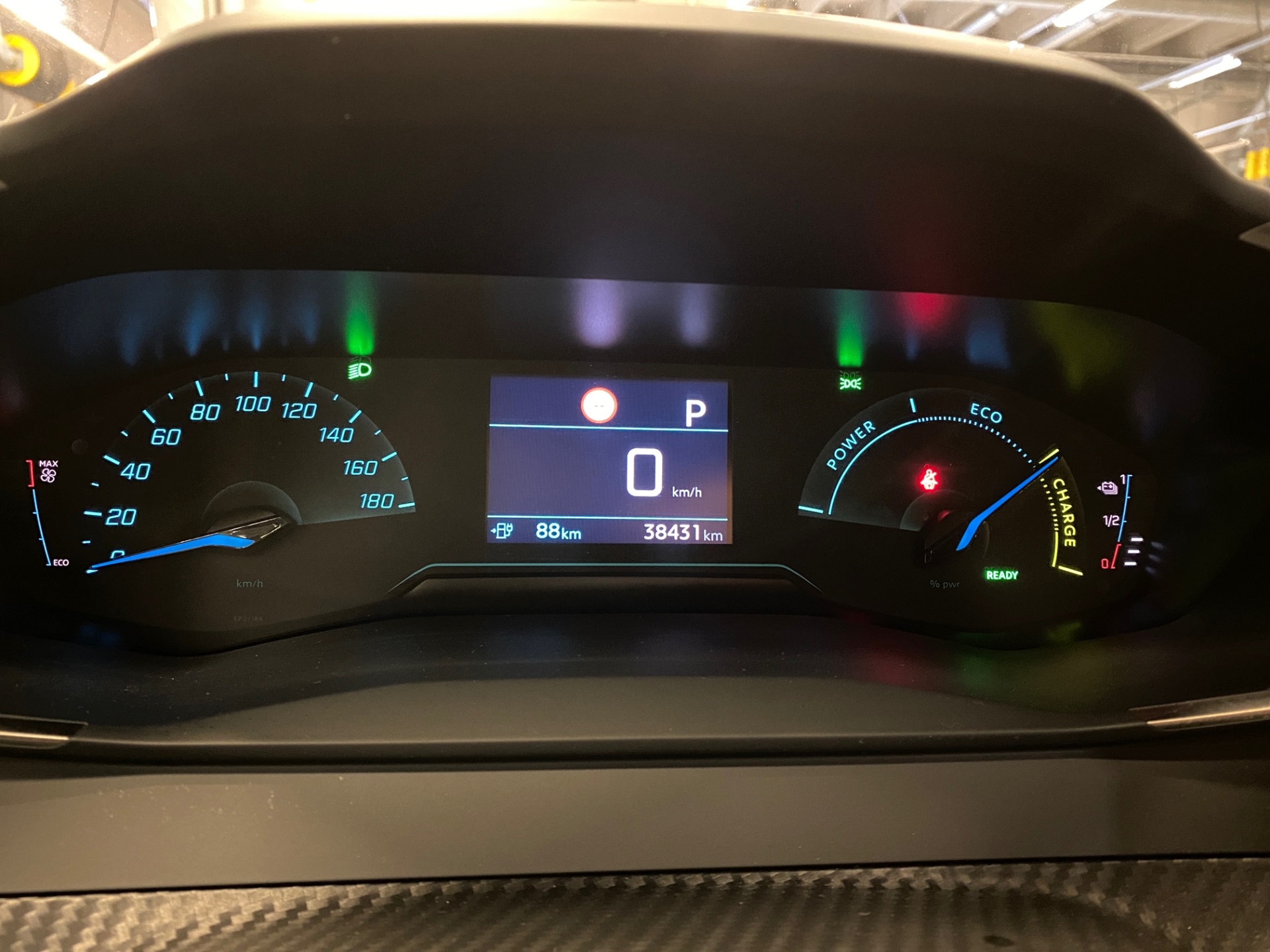 Peugeot e-2008 2023