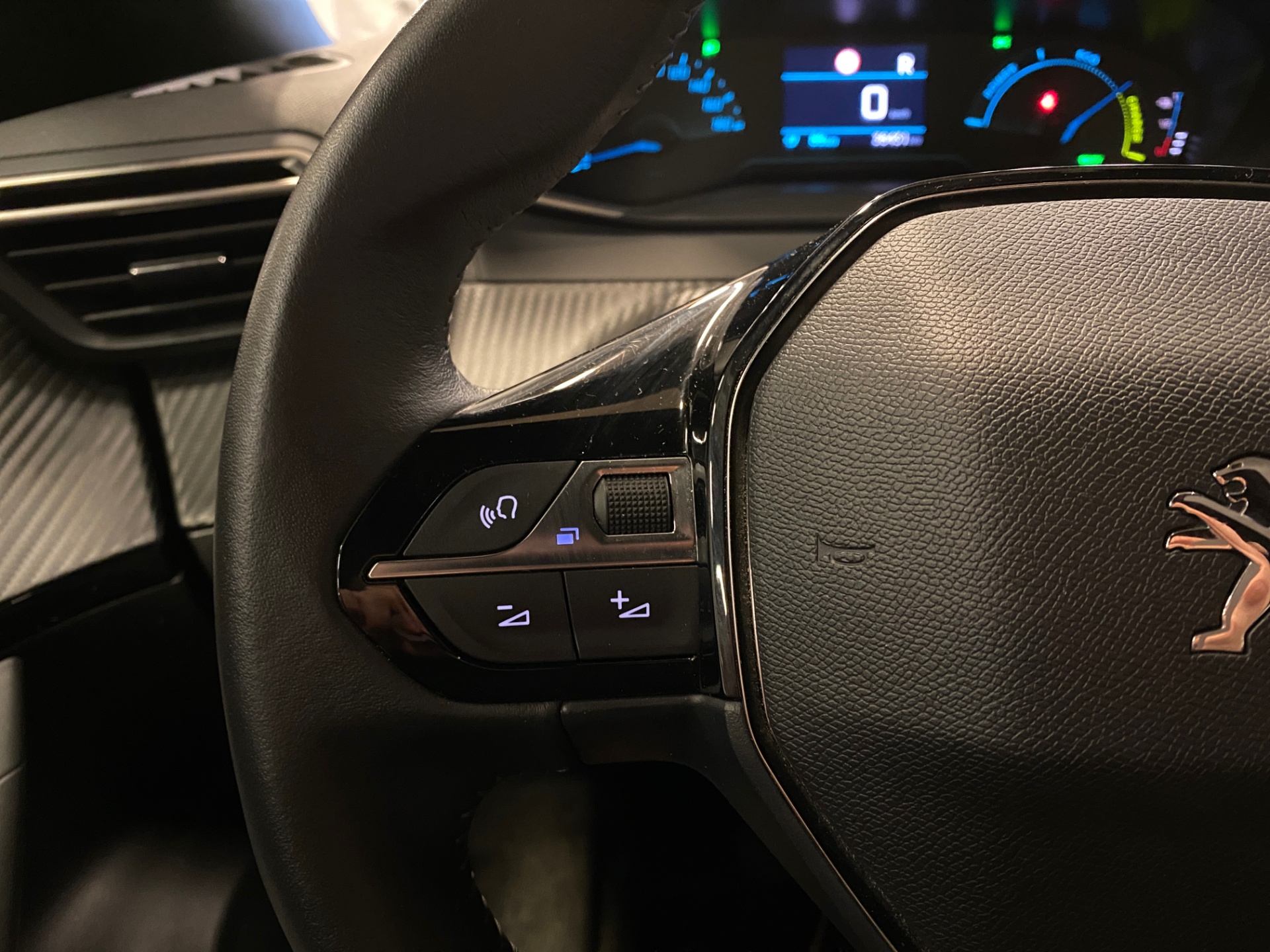 Peugeot e-2008 2023