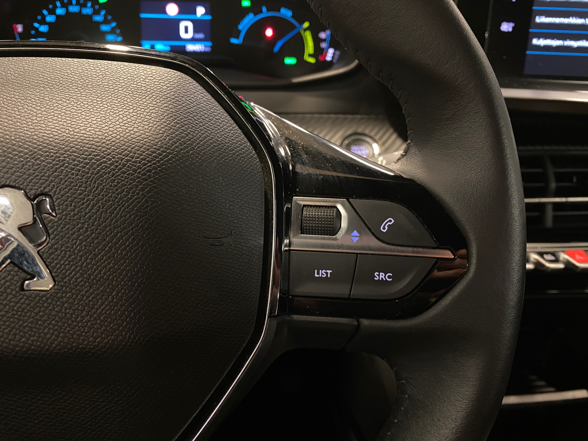Peugeot e-2008 2023
