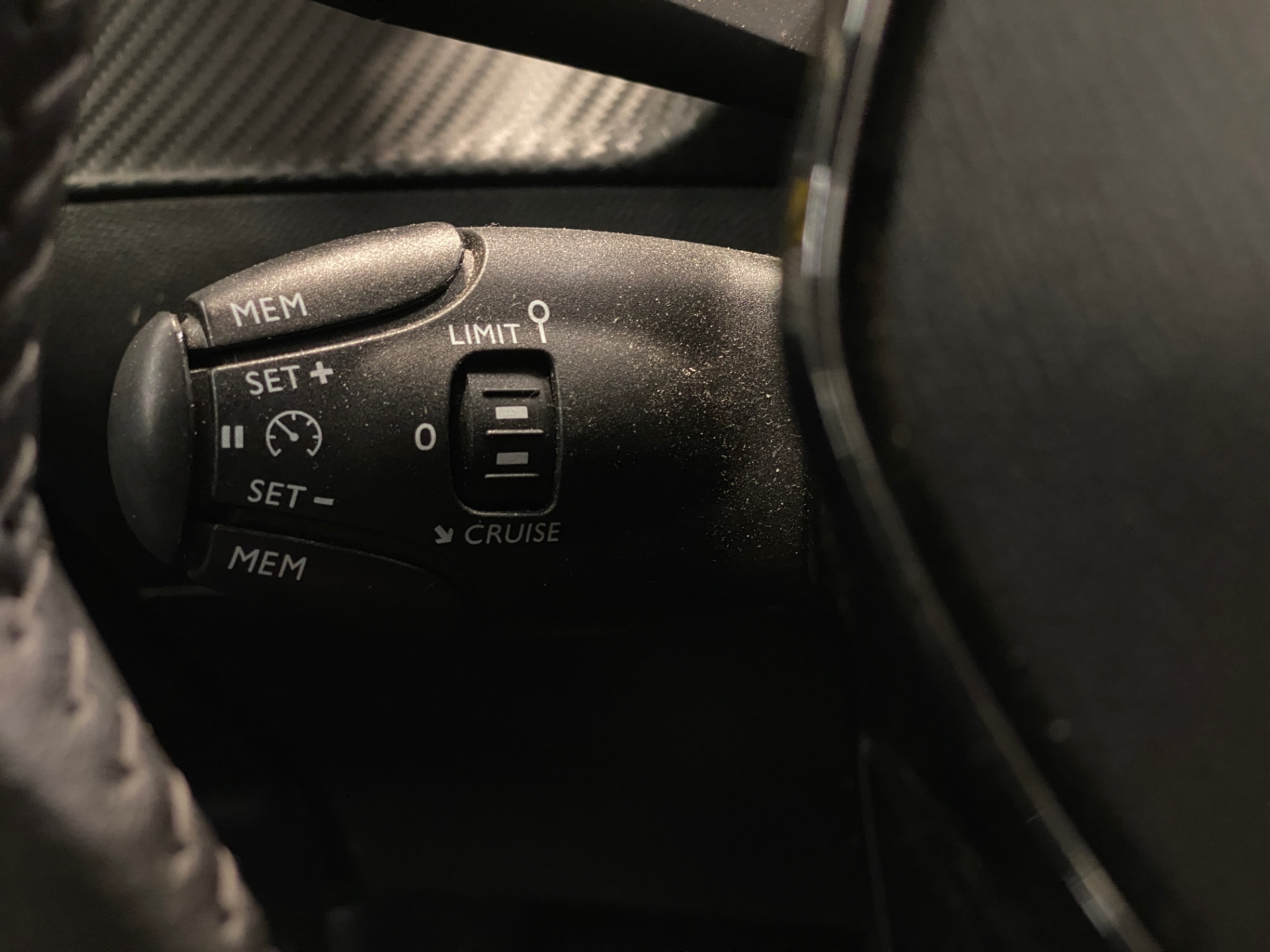 Peugeot e-2008 2023
