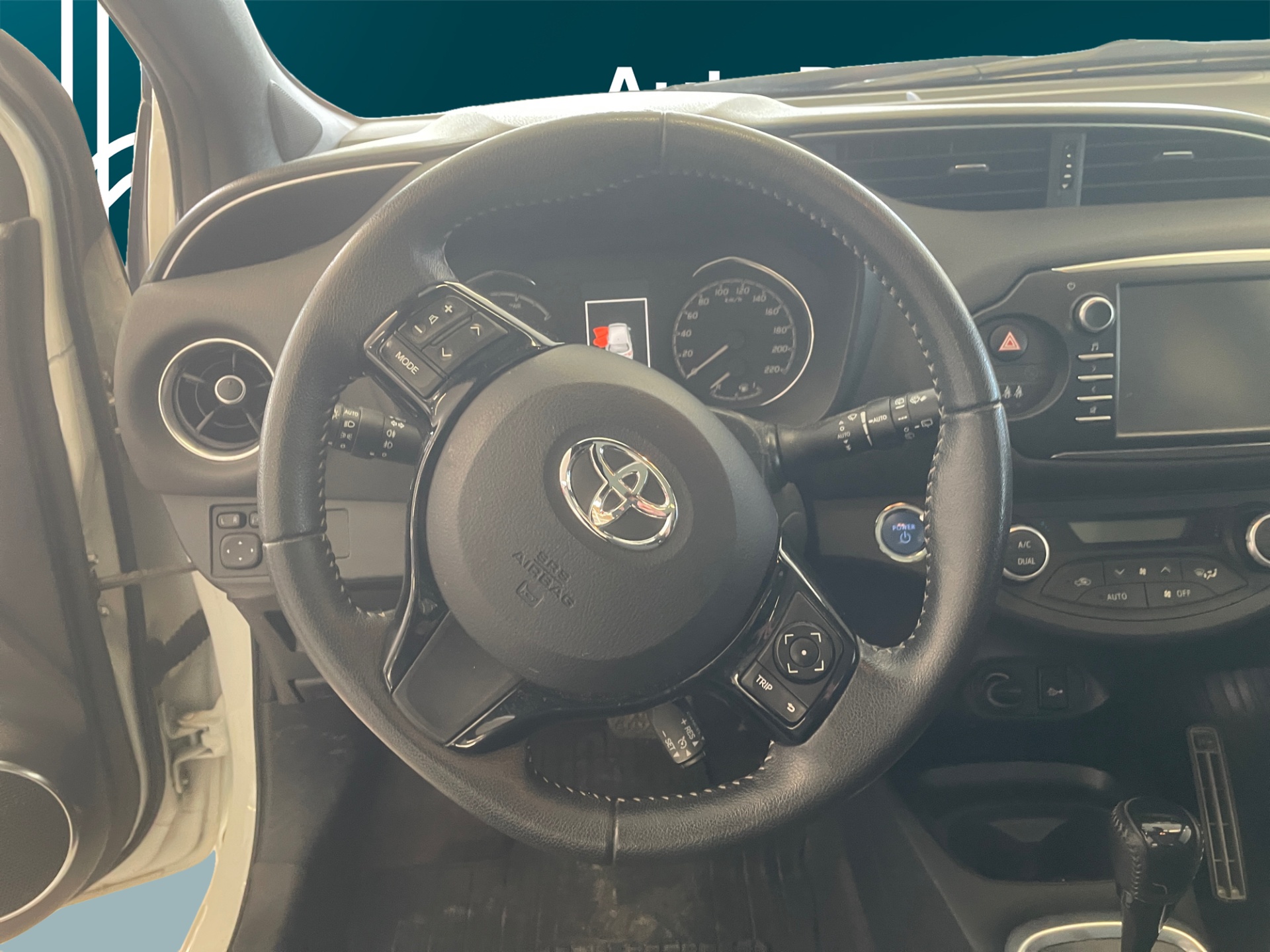 TOYOTA Yaris 2019
