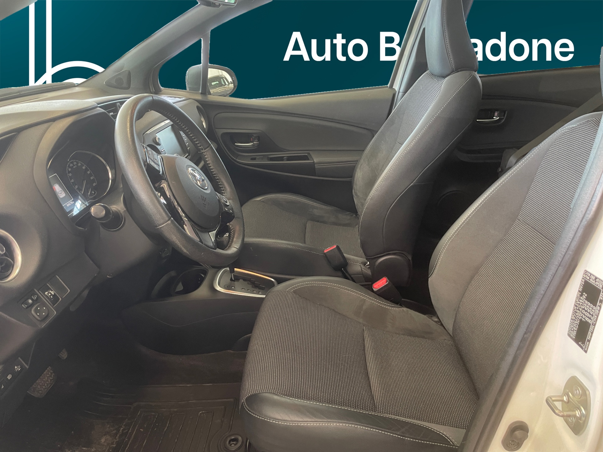 TOYOTA Yaris 2019