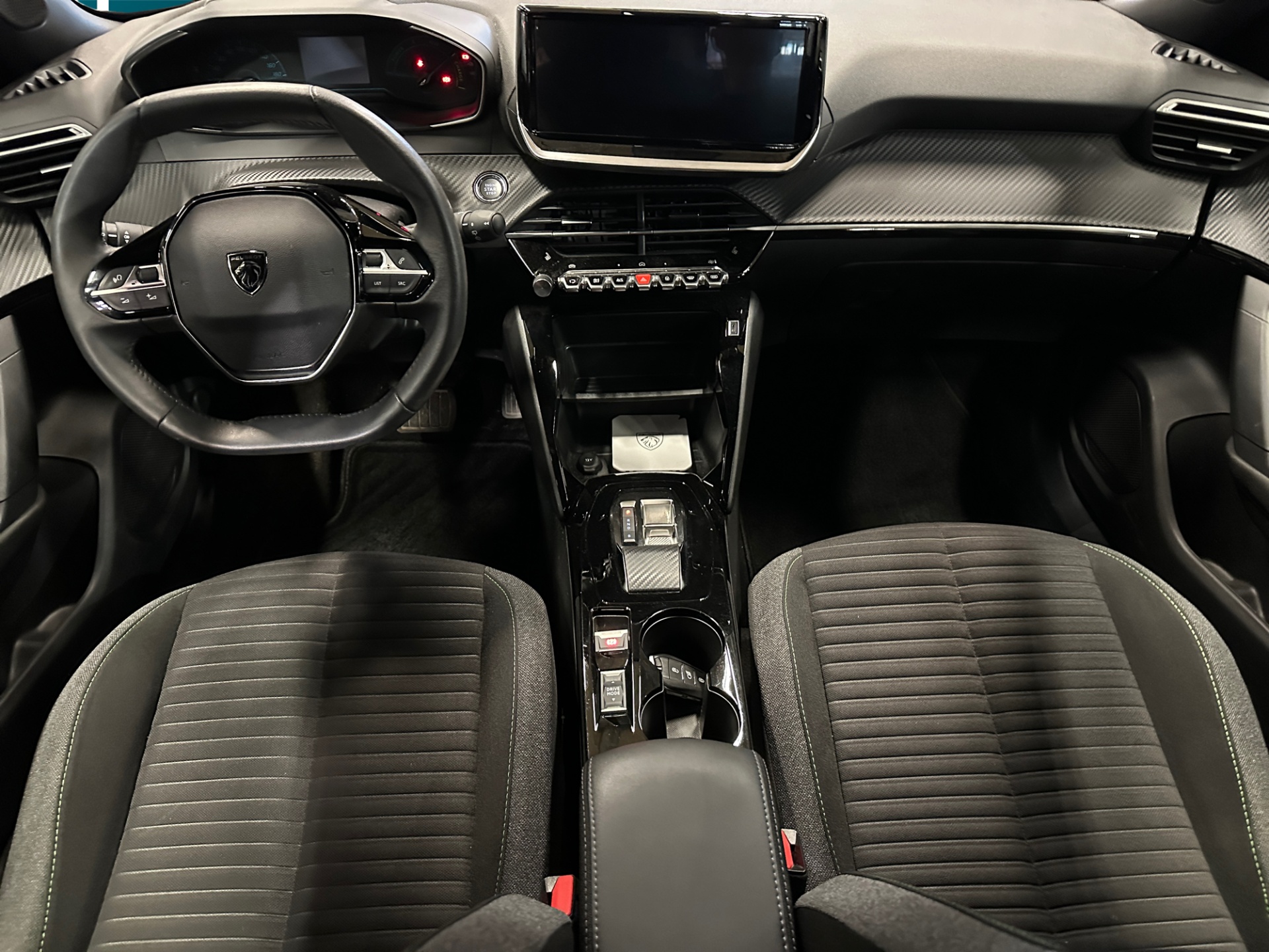 PEUGEOT e-2008 2023