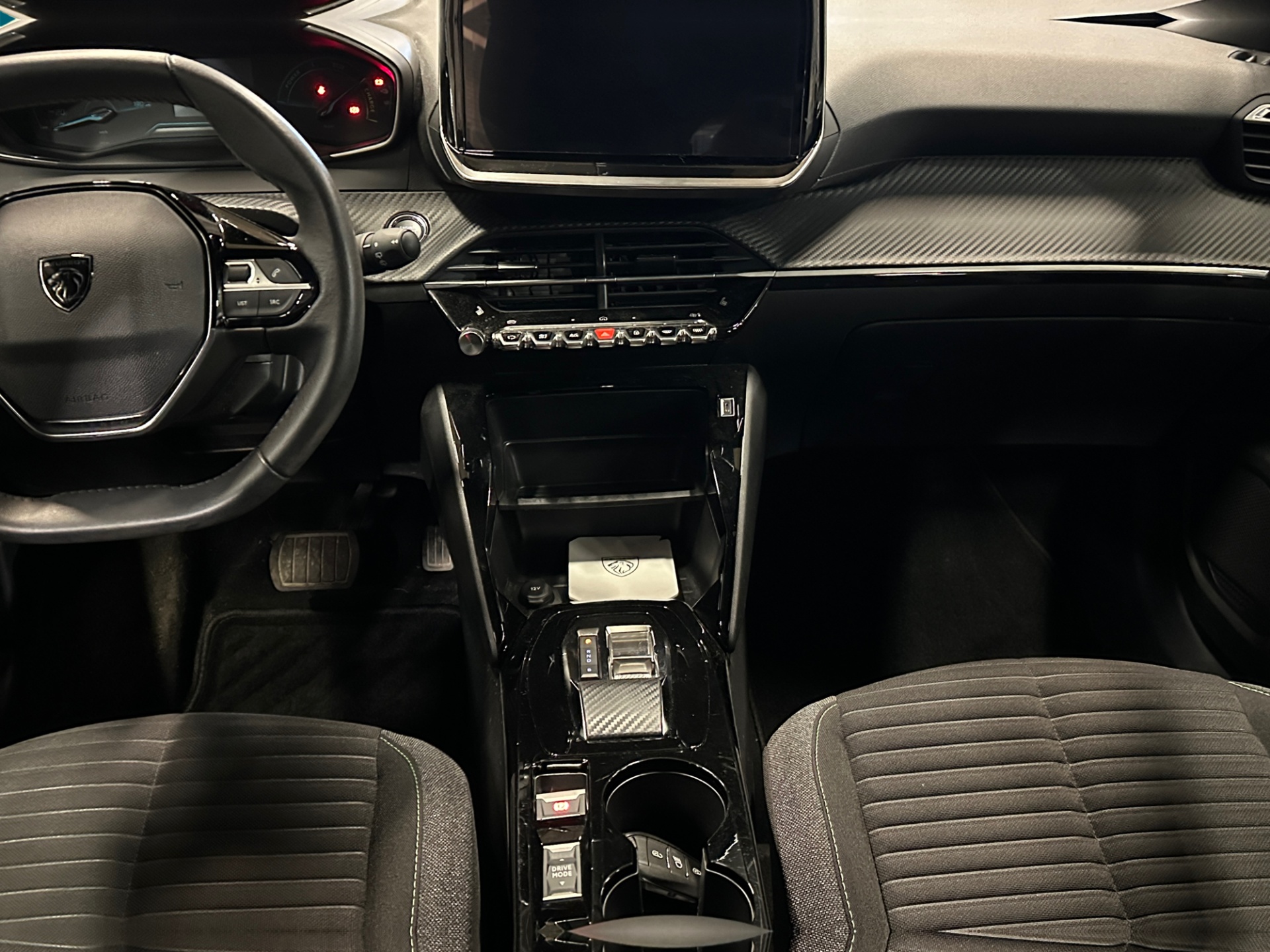 PEUGEOT e-2008 2023