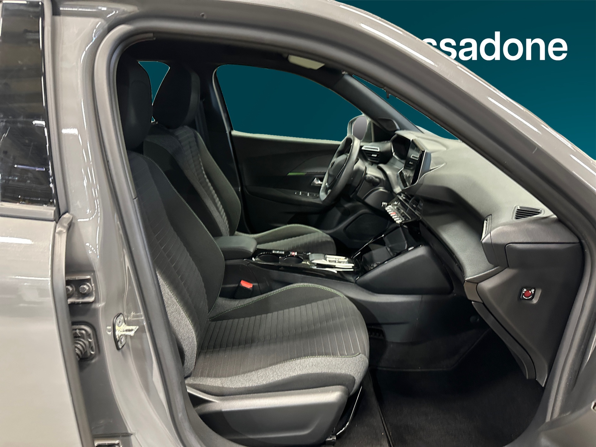 PEUGEOT e-2008 2023