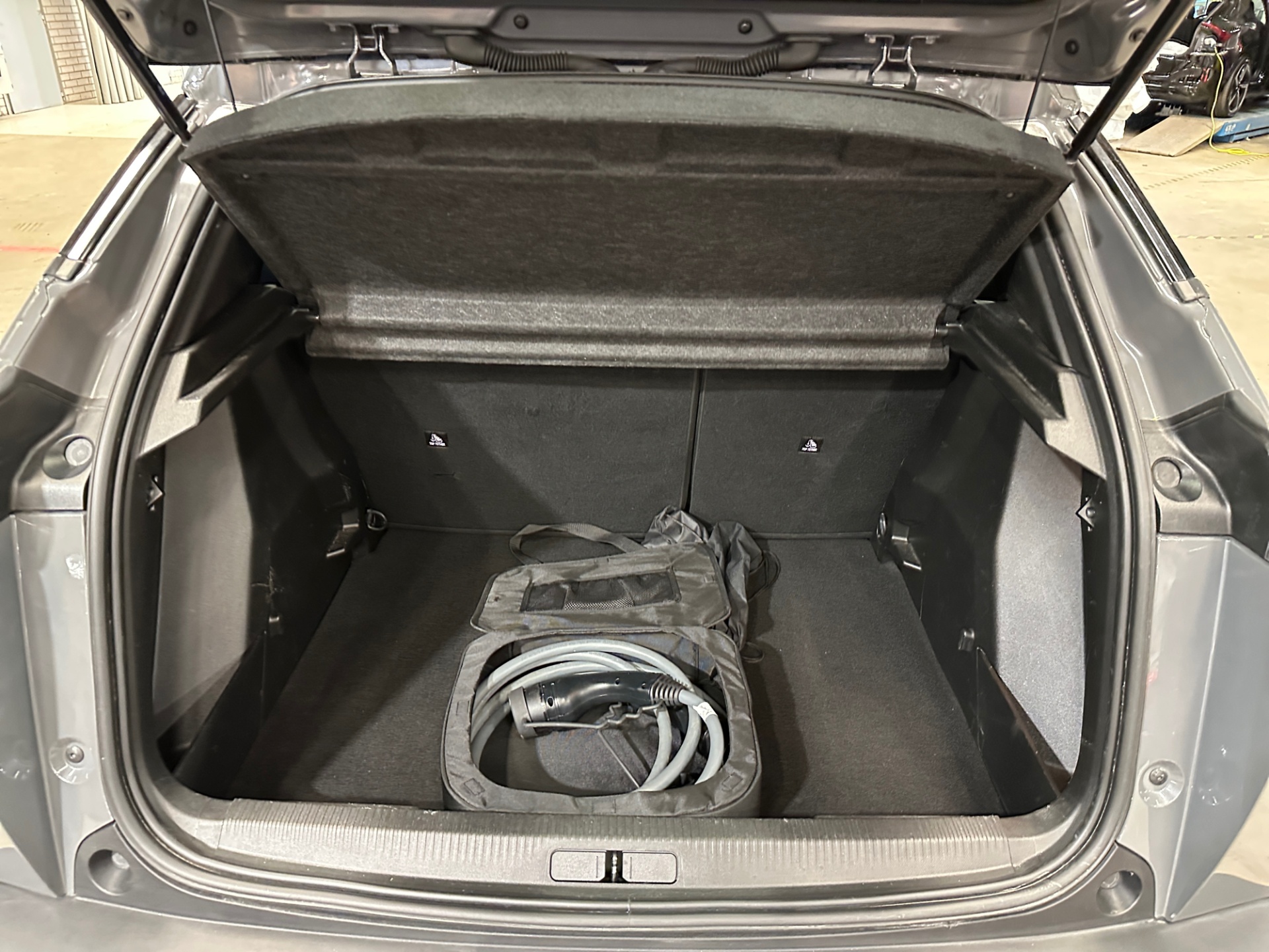 PEUGEOT e-2008 2023