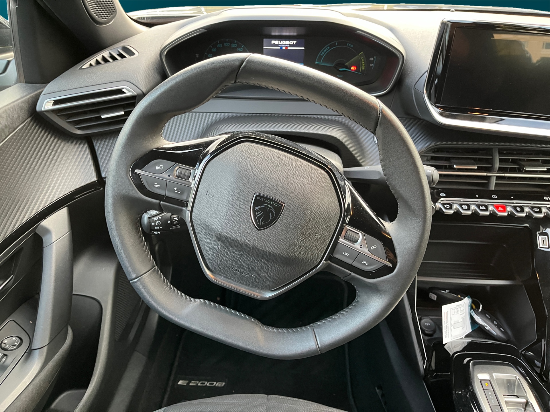 PEUGEOT e-2008 2023