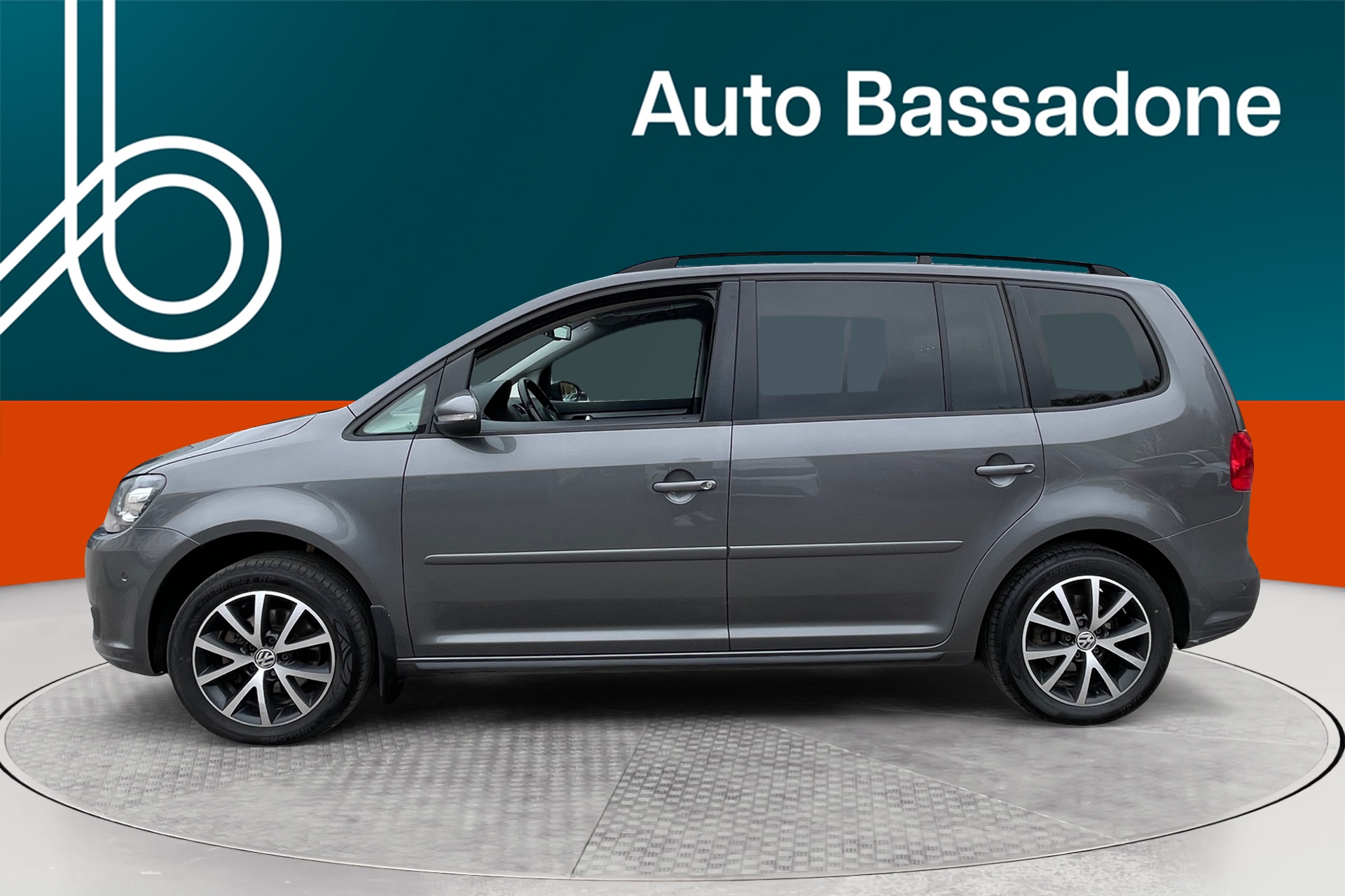 VOLKSWAGEN Touran 2014