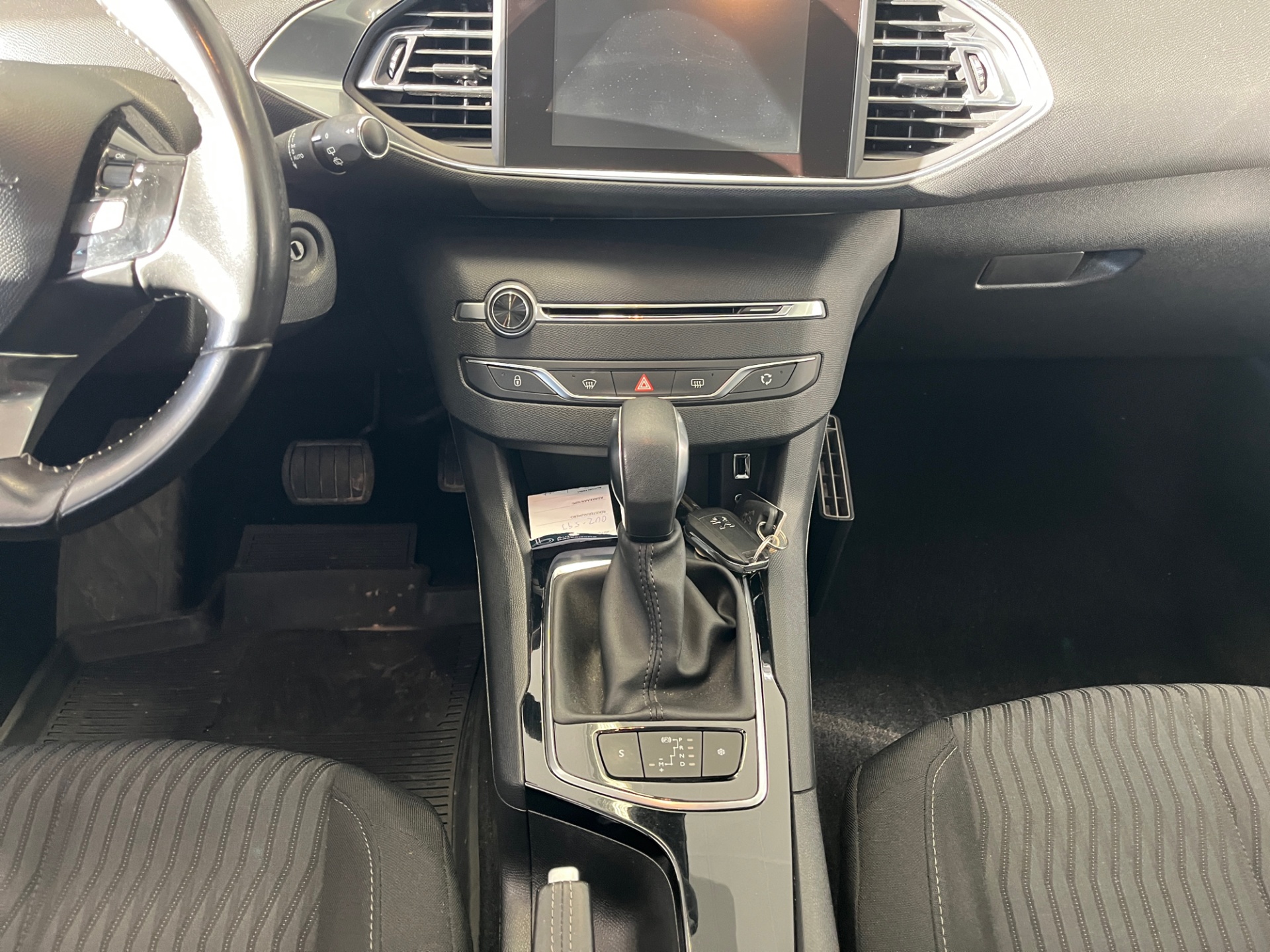 PEUGEOT 308 2015