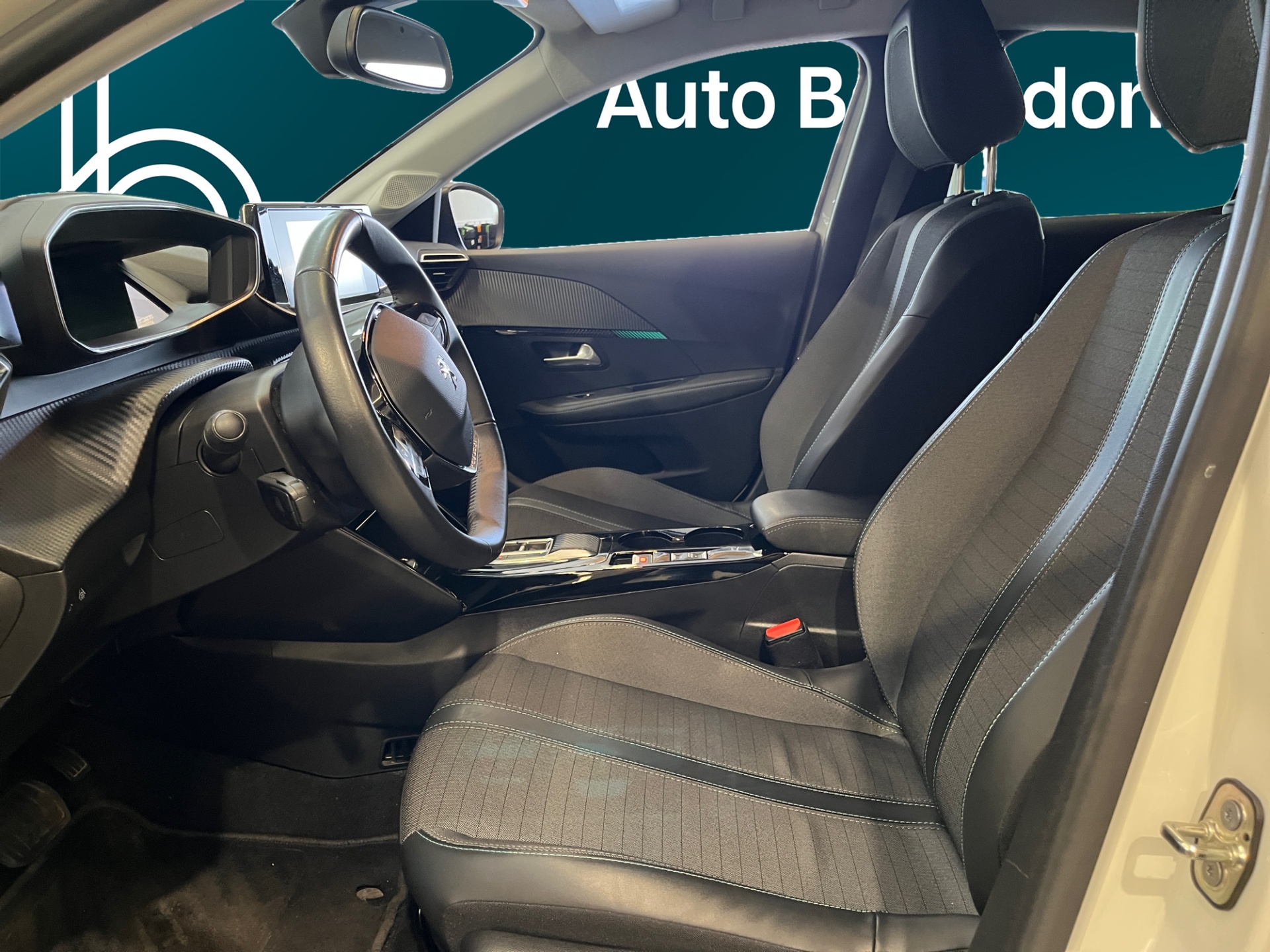 PEUGEOT e-208 2022