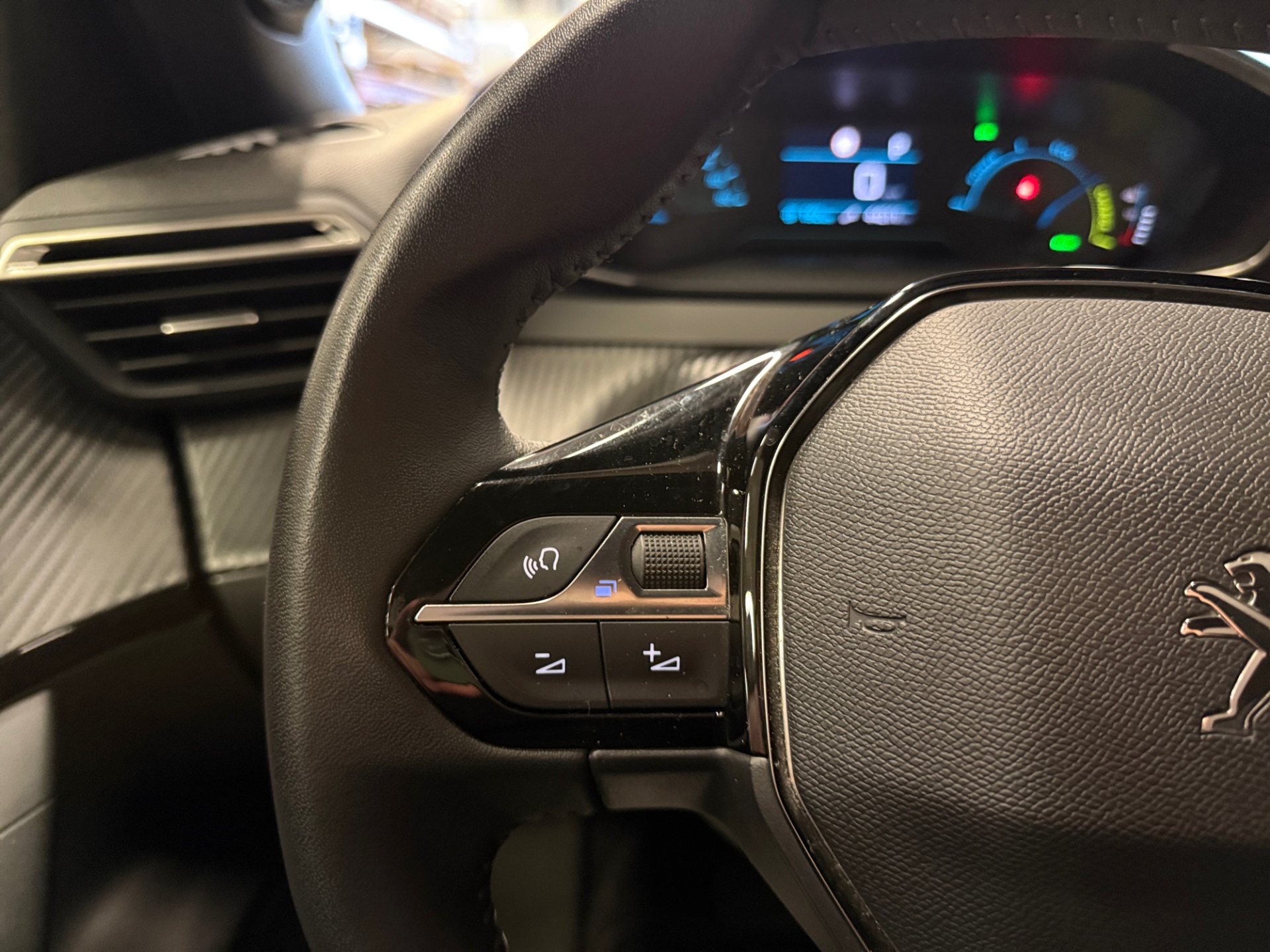 Peugeot e-2008 2023