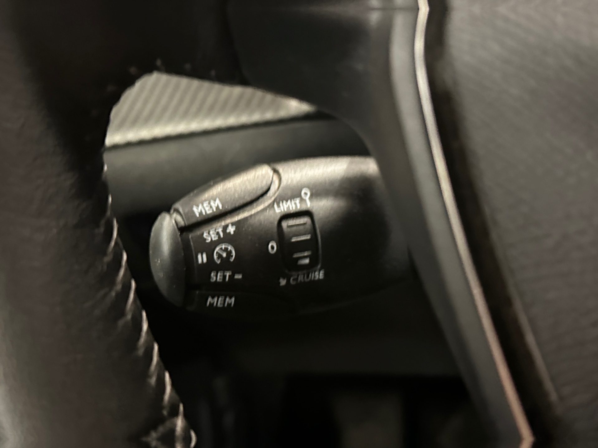 Peugeot e-2008 2023