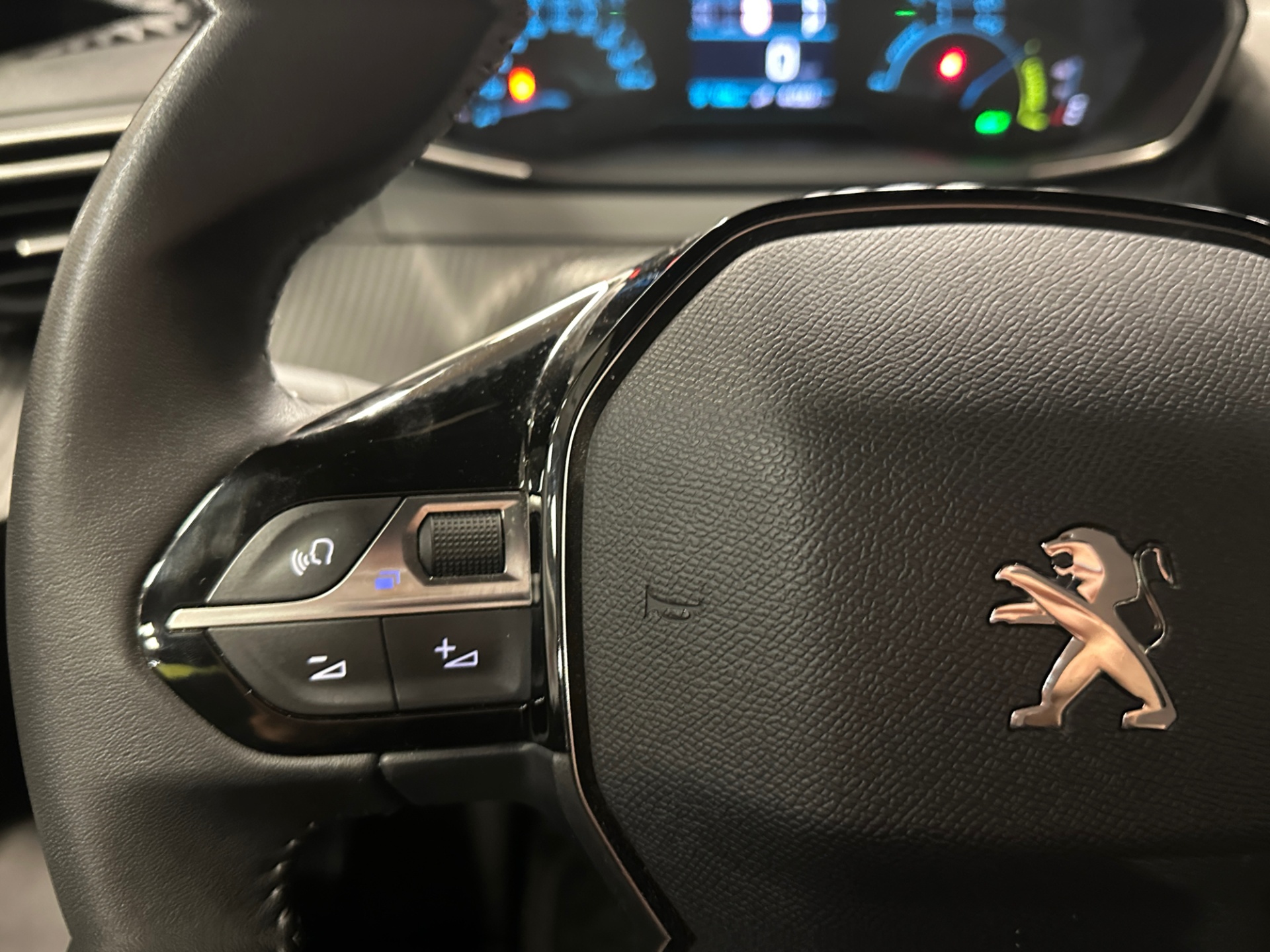 Peugeot e-2008 2023
