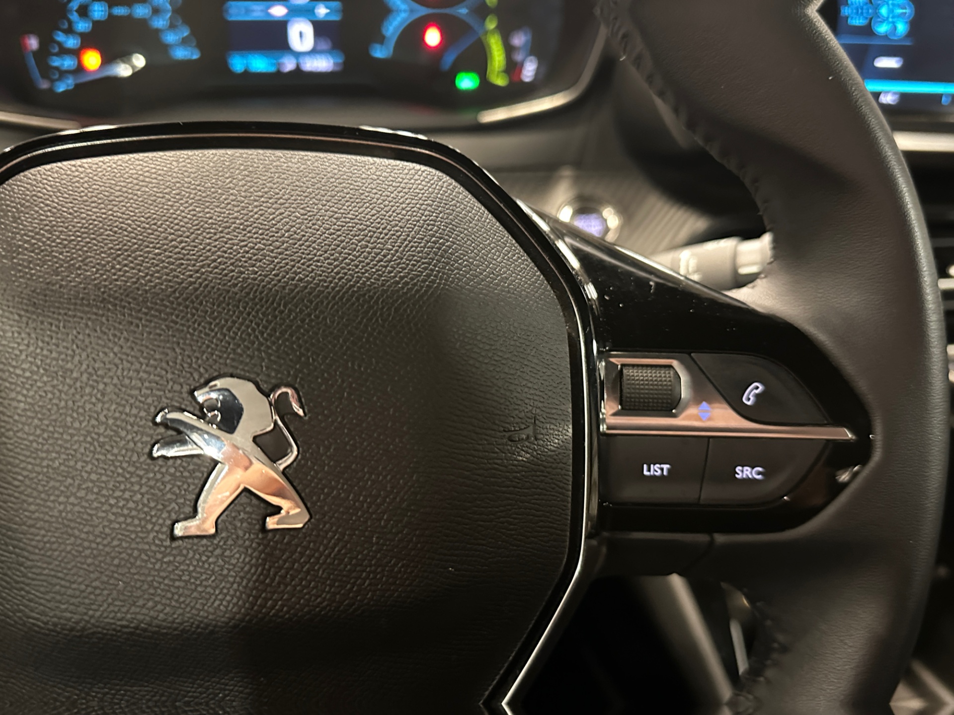 Peugeot e-2008 2023